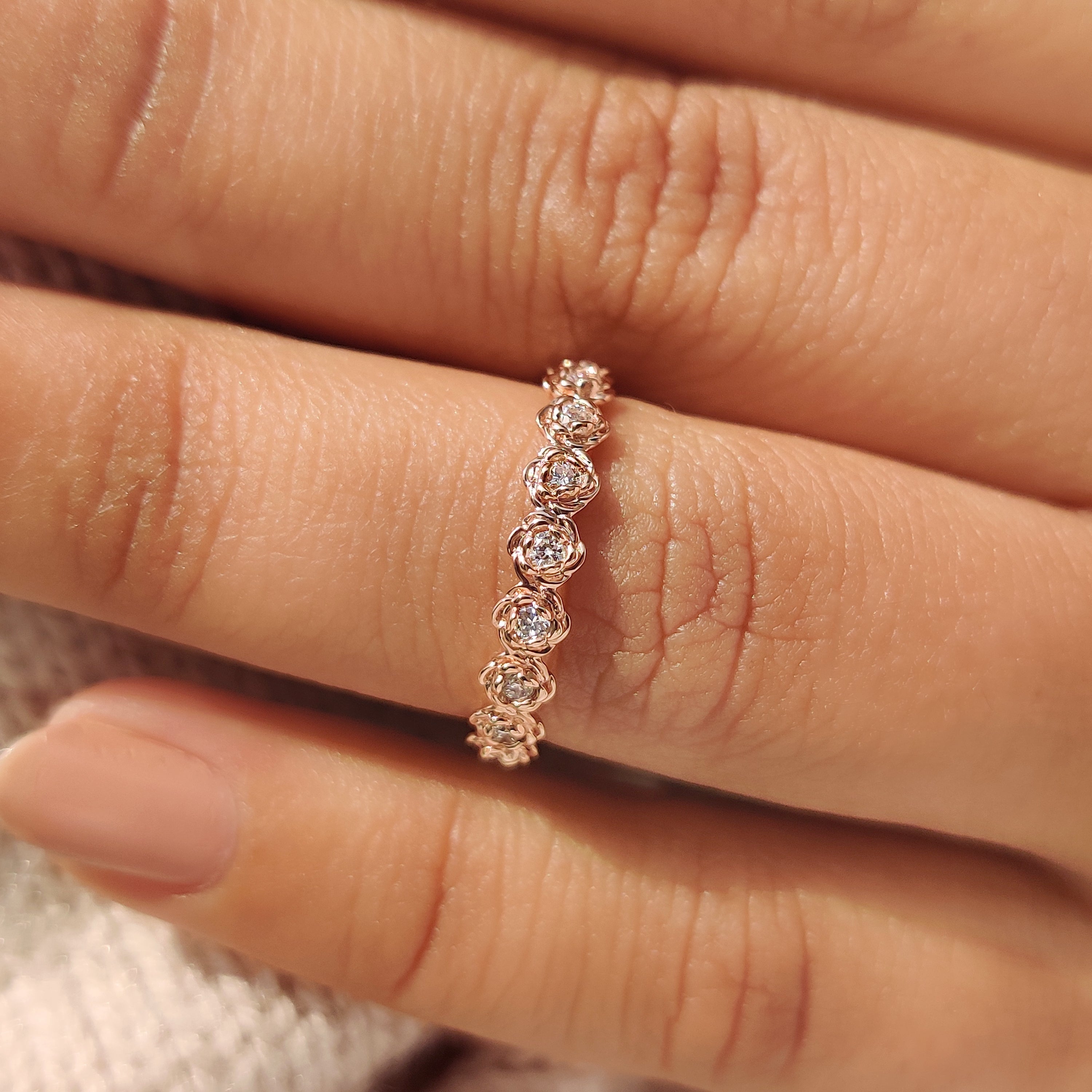 Round Diamond Nature Inspired Wedding Band in Flower Design