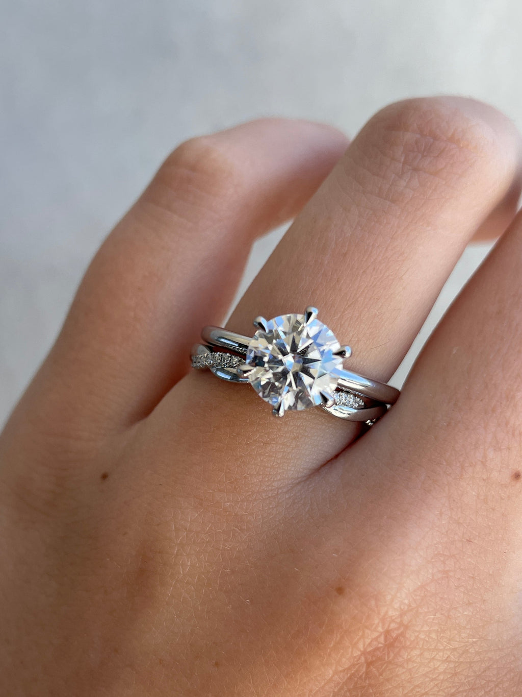 0.10 TCW Round CVD Diamond Twisted Wedding Band