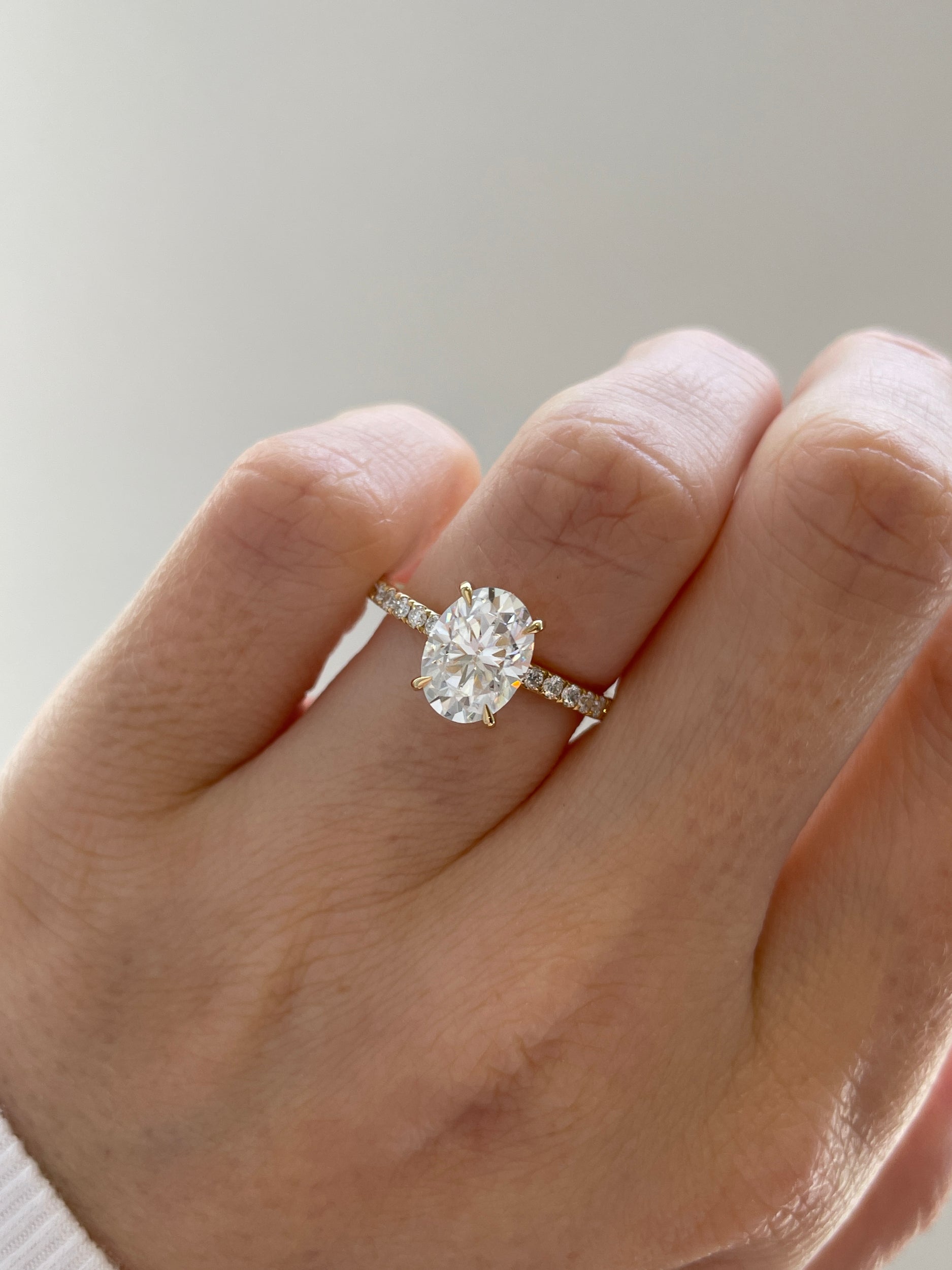 2.0-4.0 CT Oval Cut Lab Grown Diamond Hidden Halo & Pave Engagement Ring Image secondaire du produit