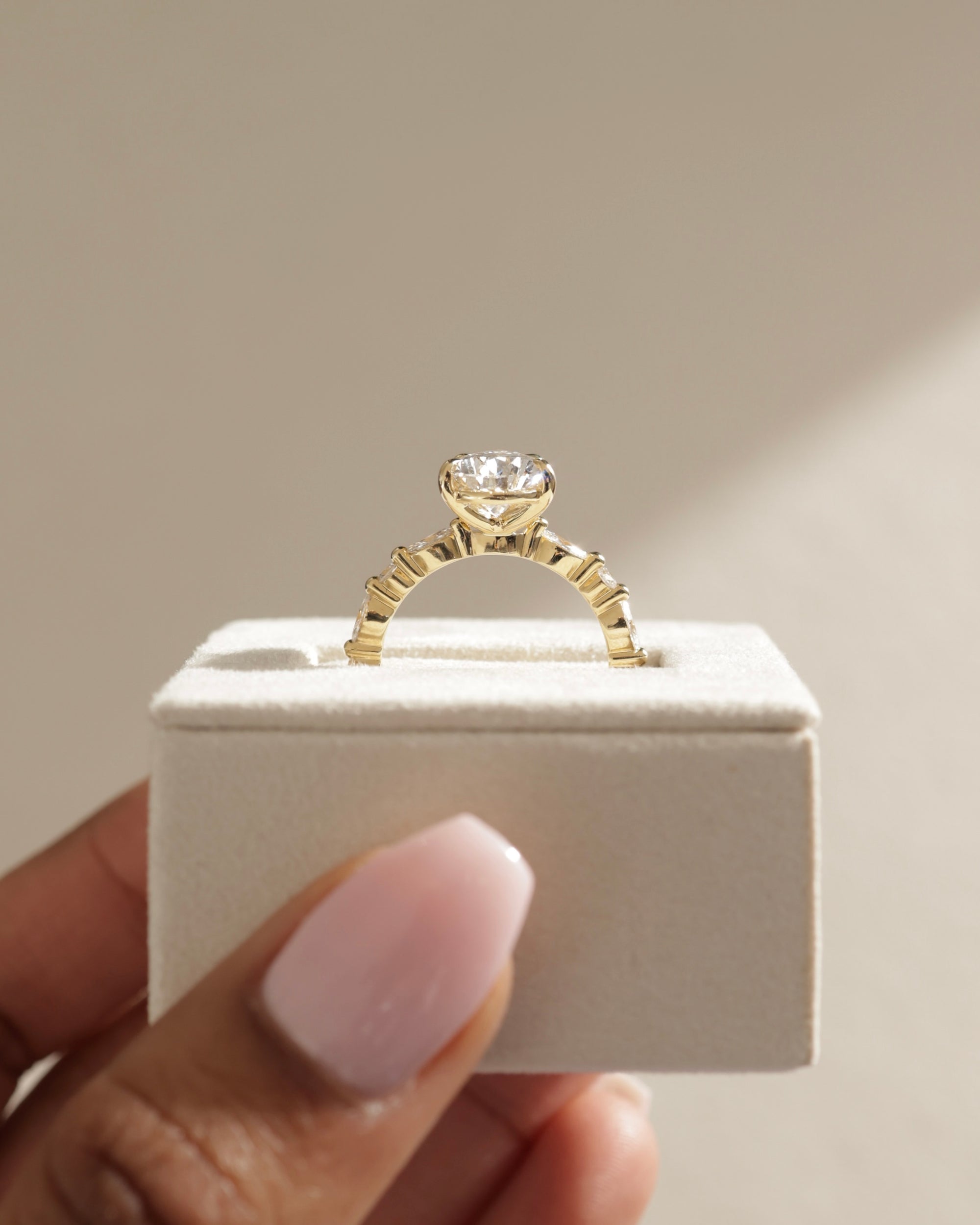 2.40-4.40 CT Pear Cut Lab Grown Diamond Pave Setting Engagement Ring Image secondaire du produit