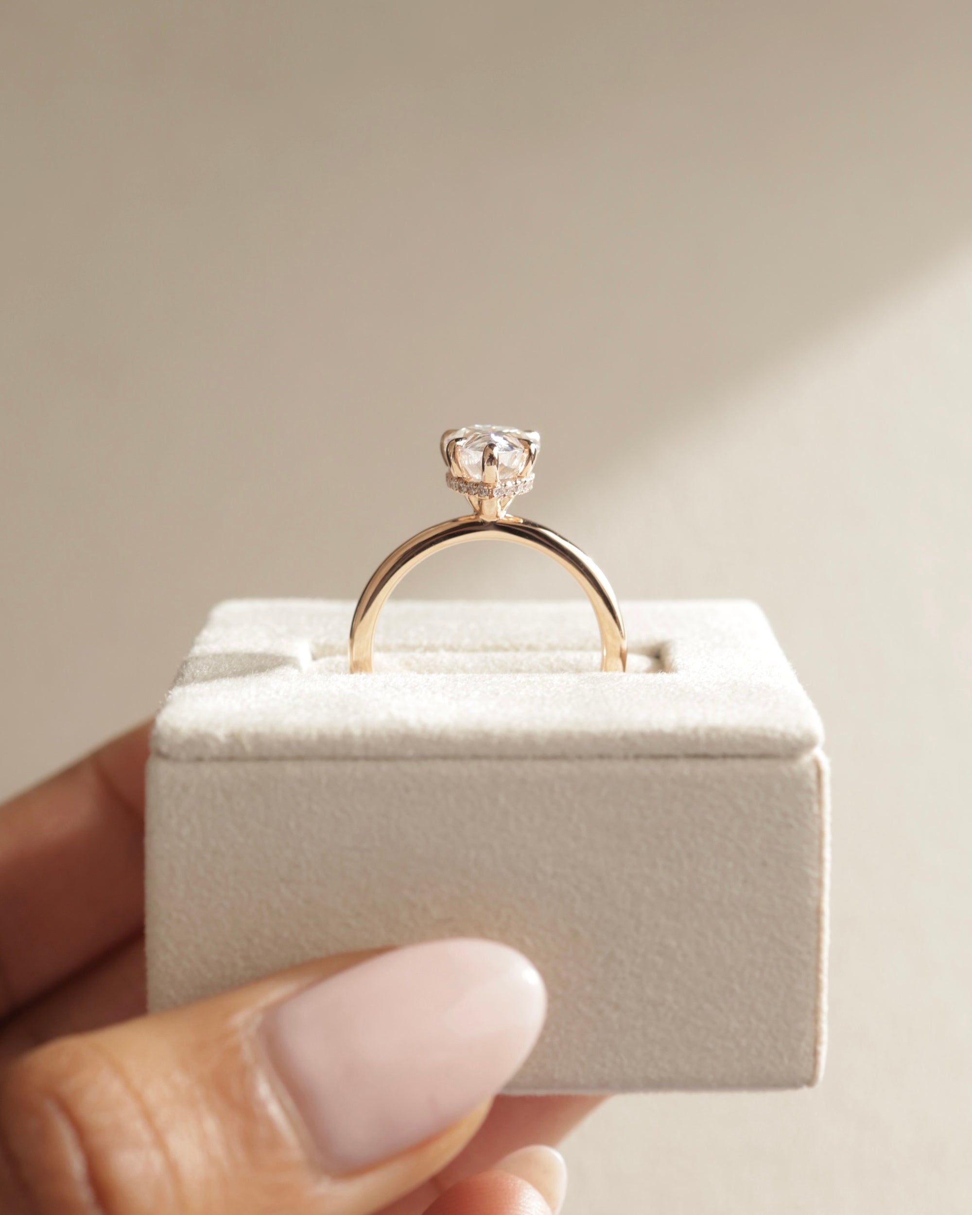2.0-4.0 CT Pear Cut Lab Grown Diamond Hidden Halo Engagement Ring Image secondaire du produit