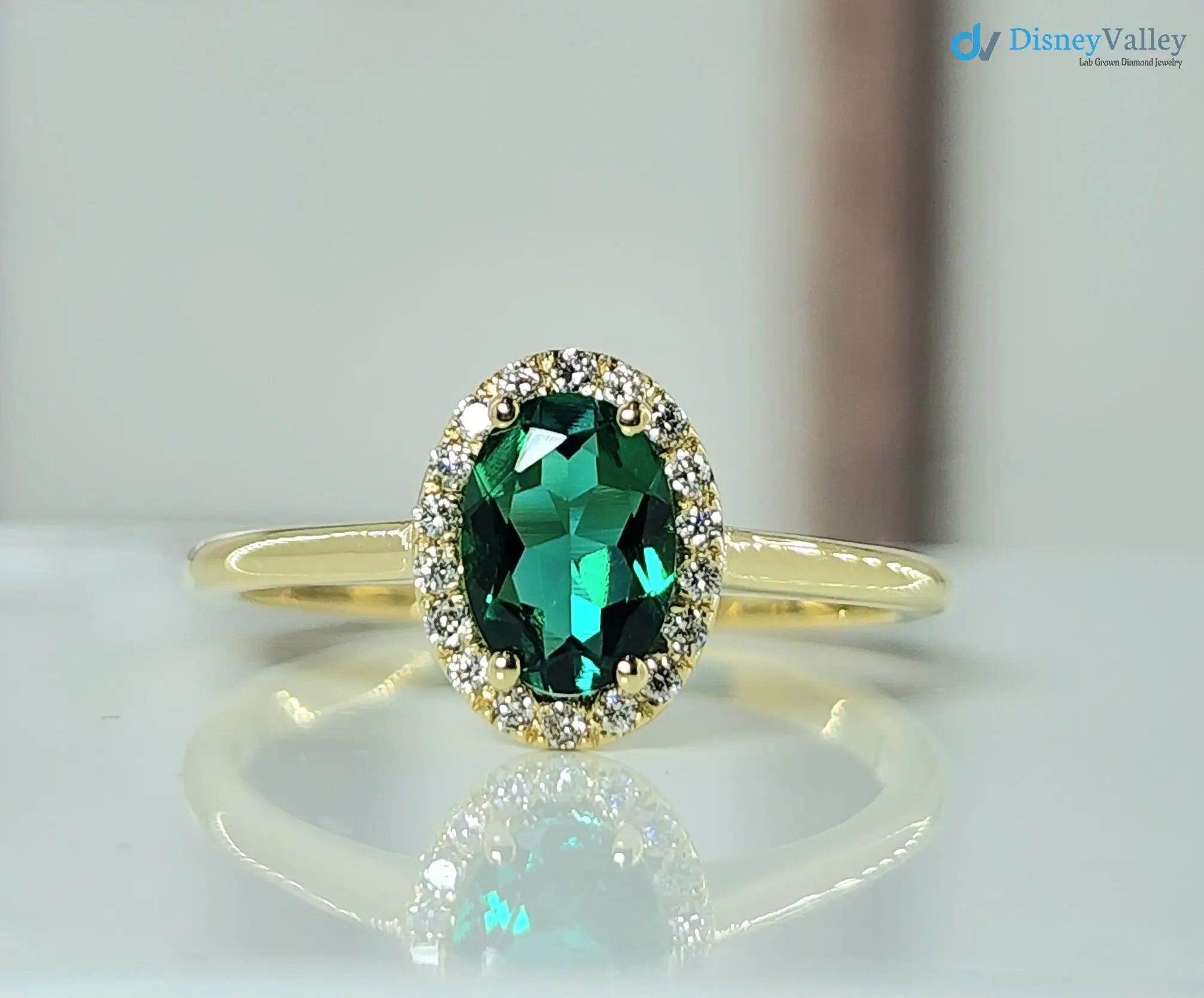 Halo Diamonds Engagement Ring for Wife to Be Oval Cut Dainty Ring - DisneyValley Hauptbild