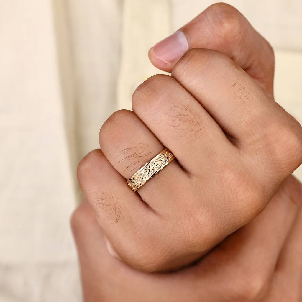 Comfort Fit Mens Wedding Band In Vintage Style