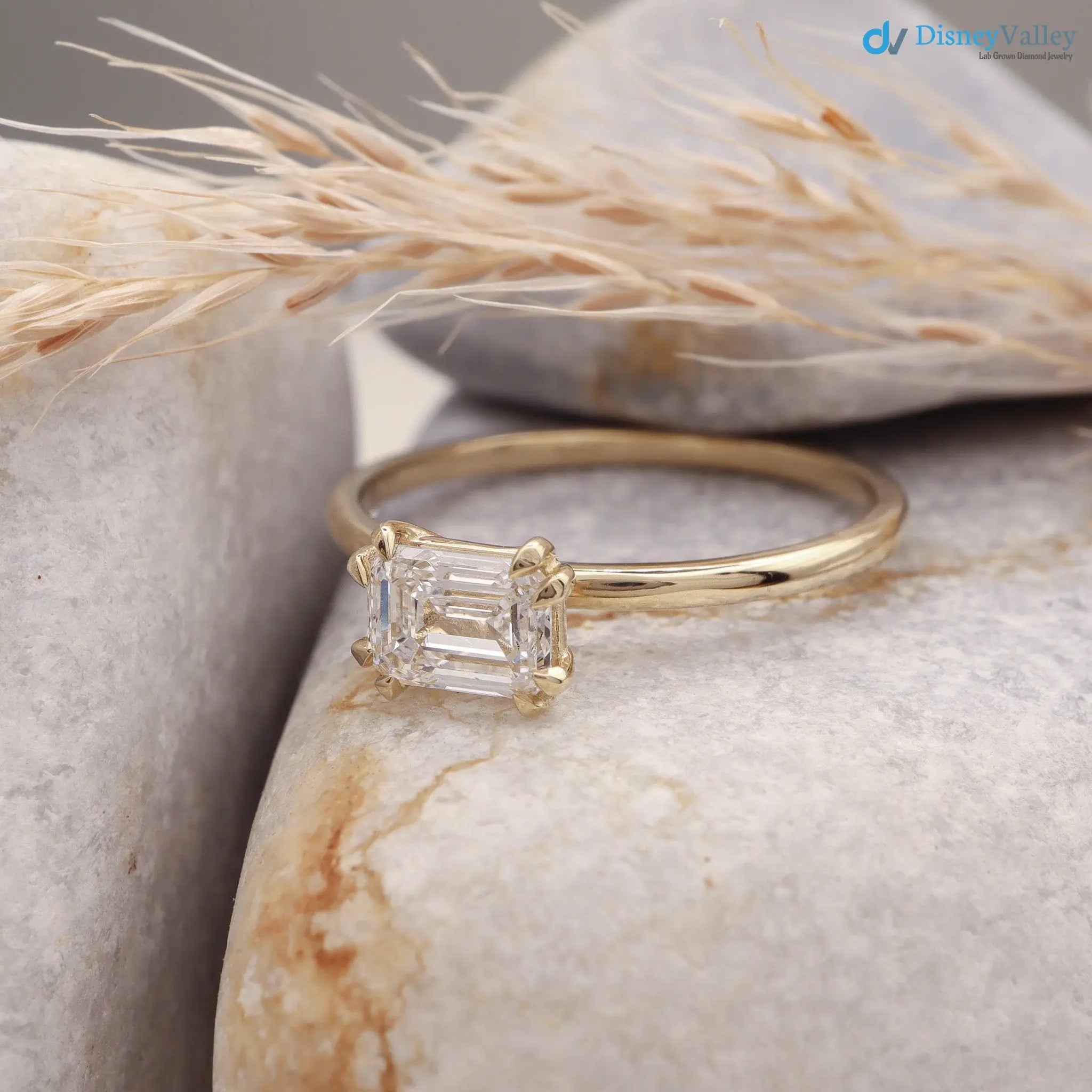 Horizontal Emerald-Cut lab grown Diamond engagement Ring - DisneyValley