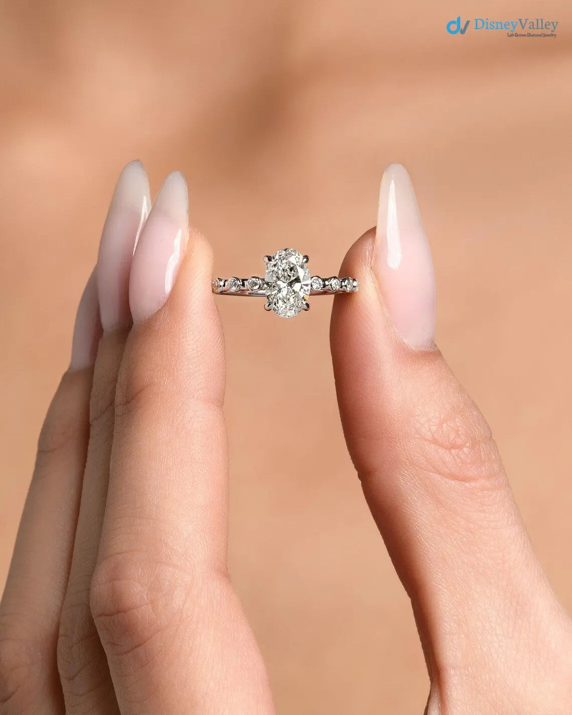 IGI Certified Oval Cut D/VVS2 Lab Grown Diamond Engagement Ring - DisneyValley Hauptbild