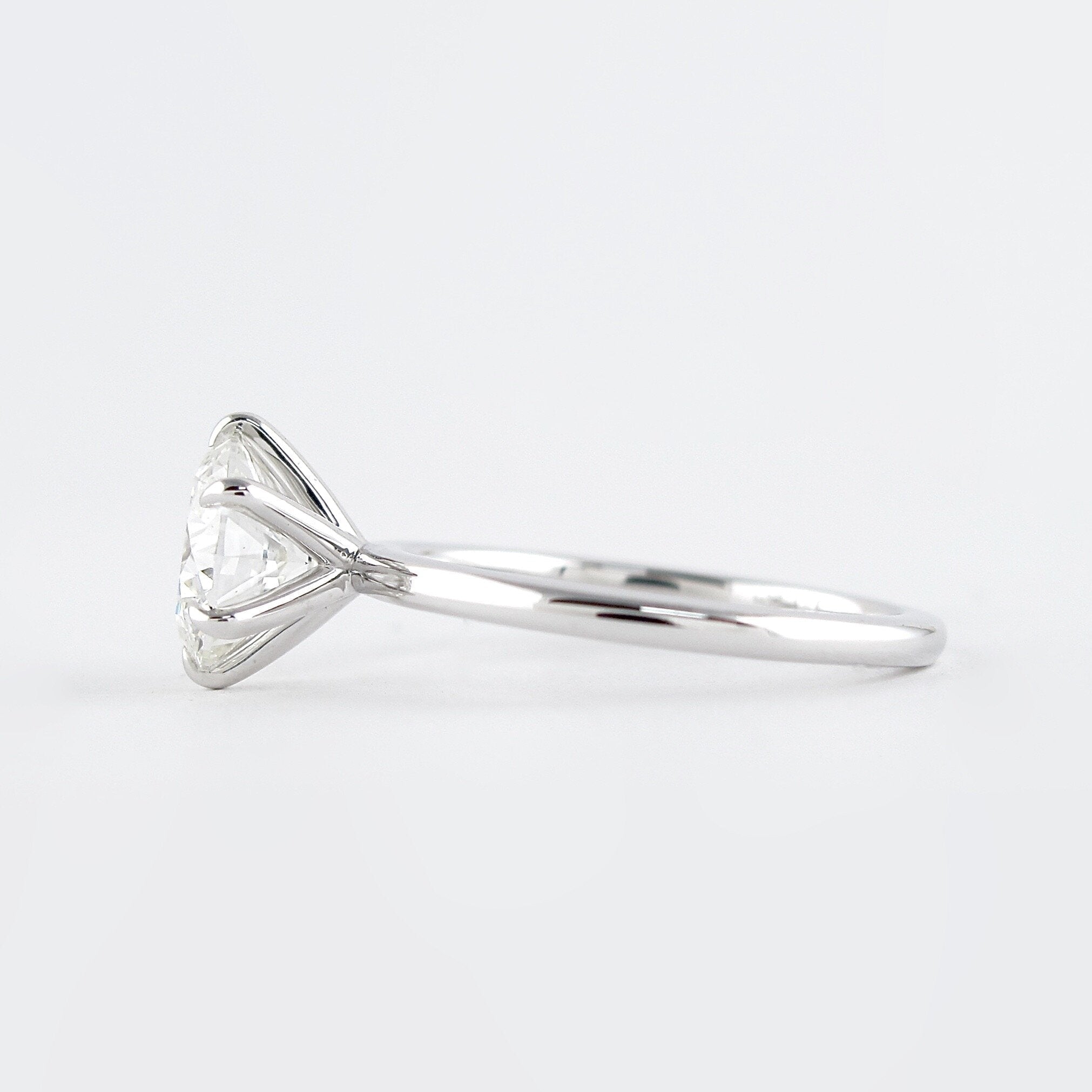 1.0 CT Round Cut Moissanite Solitaire Style Engagement Ring