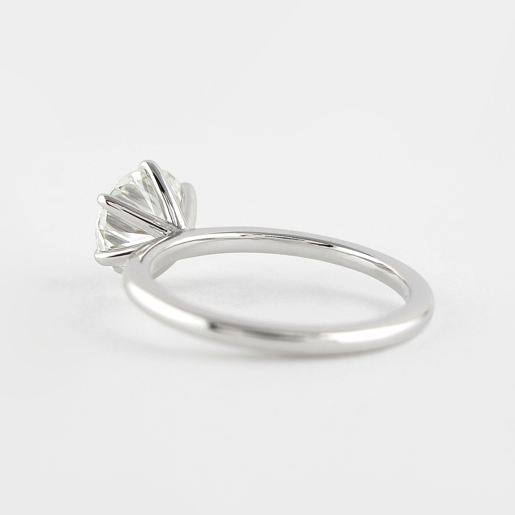 1.0 CT Round Cut Moissanite Solitaire Style Engagement Ring