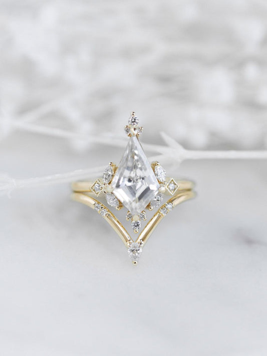 Brilliant-cut wnite moissanite clementine engagement only band