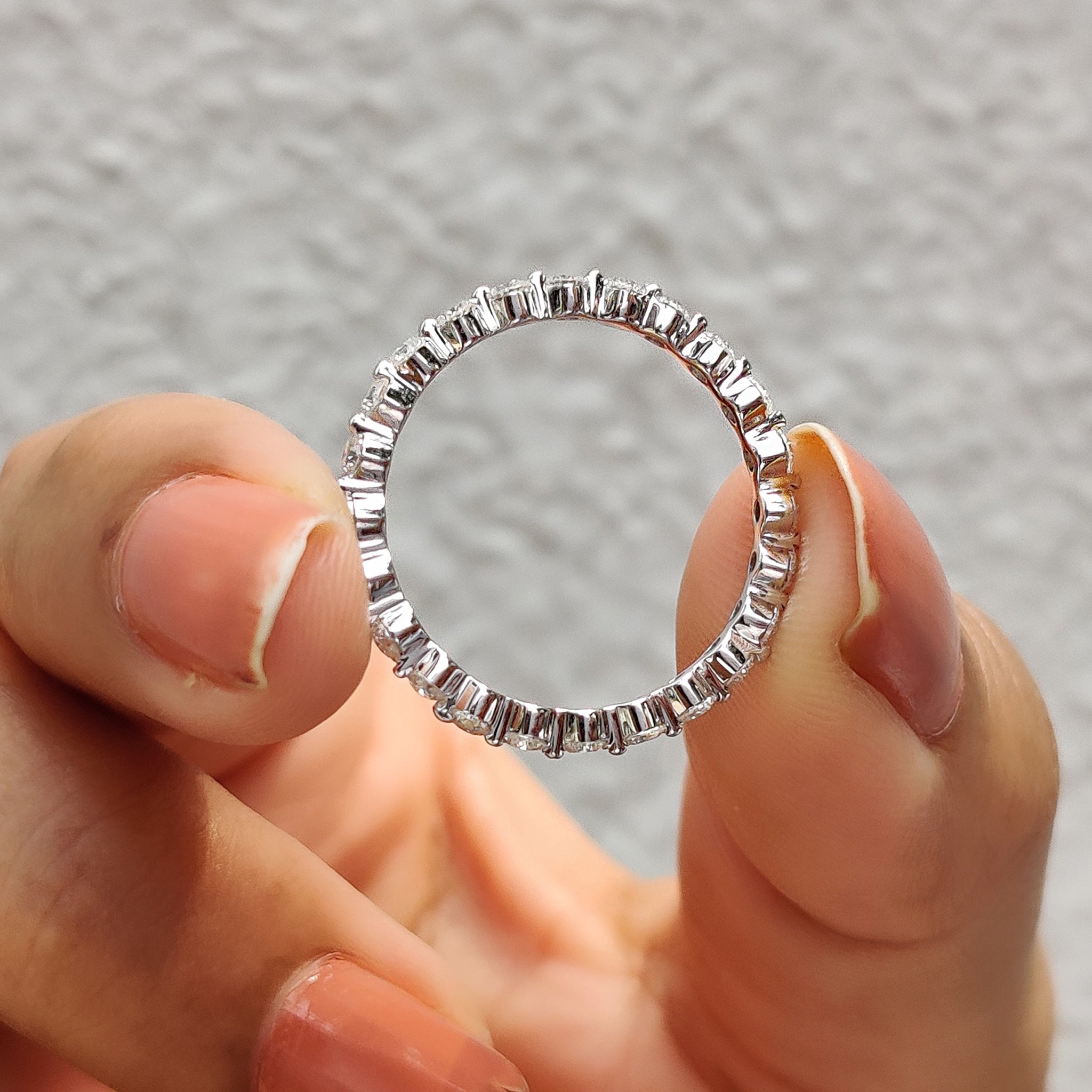 Floating Bubble Eternity Wedding Band Imagen secundaria del producto