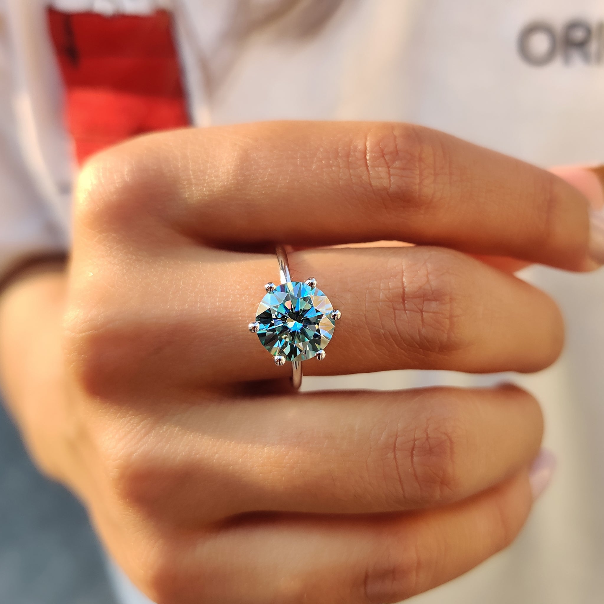 Round Cut Engagement Ring In Solitaire Style Immagine secondaria del prodotto