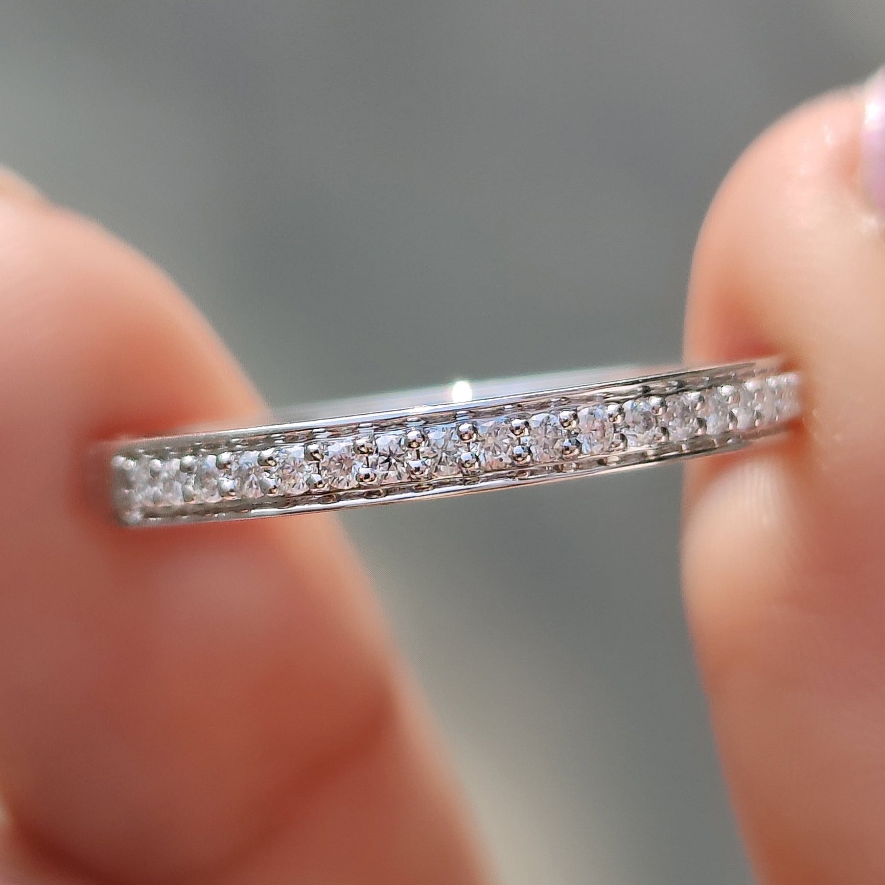 Round Moissanite Wedding Band White Gold Immagine principale del prodotto
