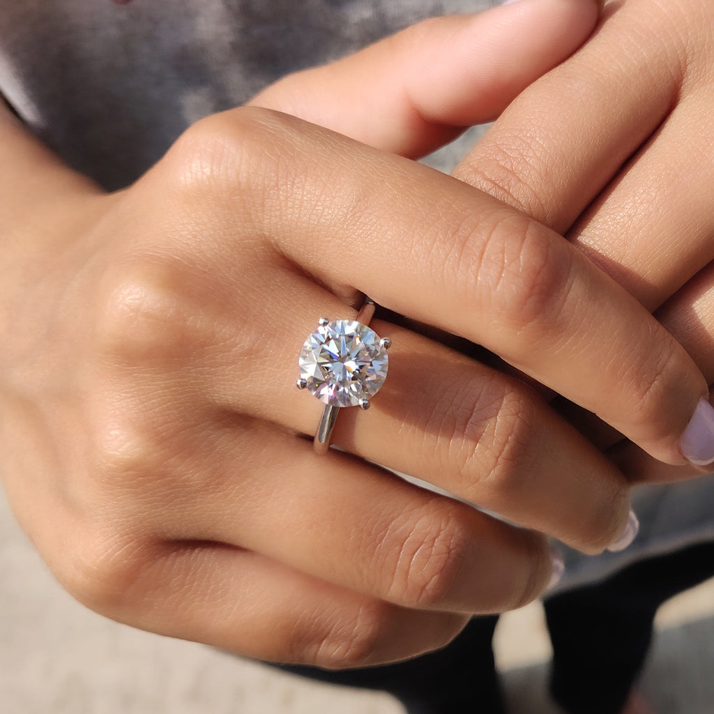 Round Cut Solitaire Engagement Ring