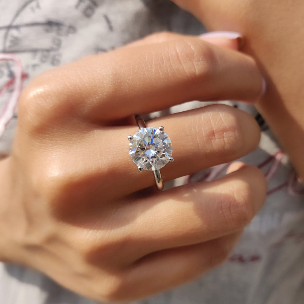 Round Cut Solitaire Engagement Ring