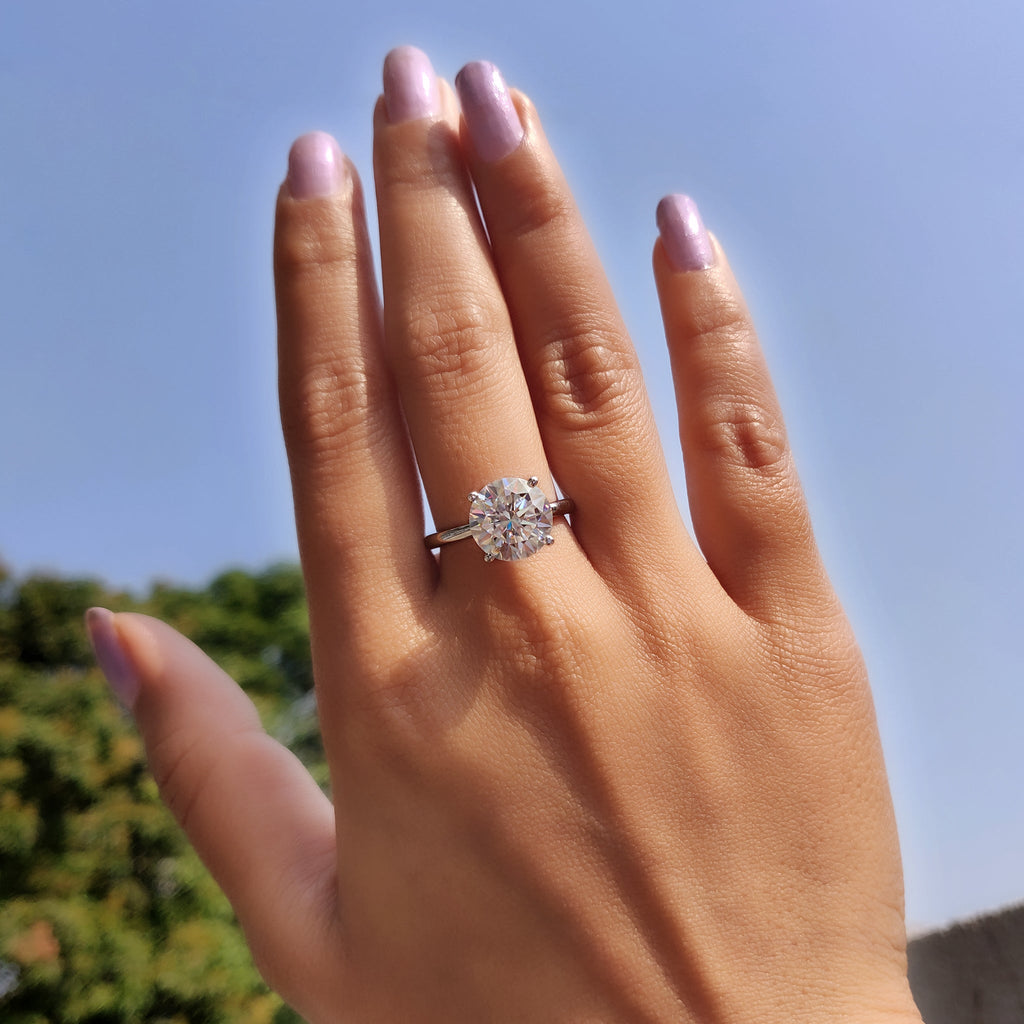 Round Cut Solitaire Engagement Ring
