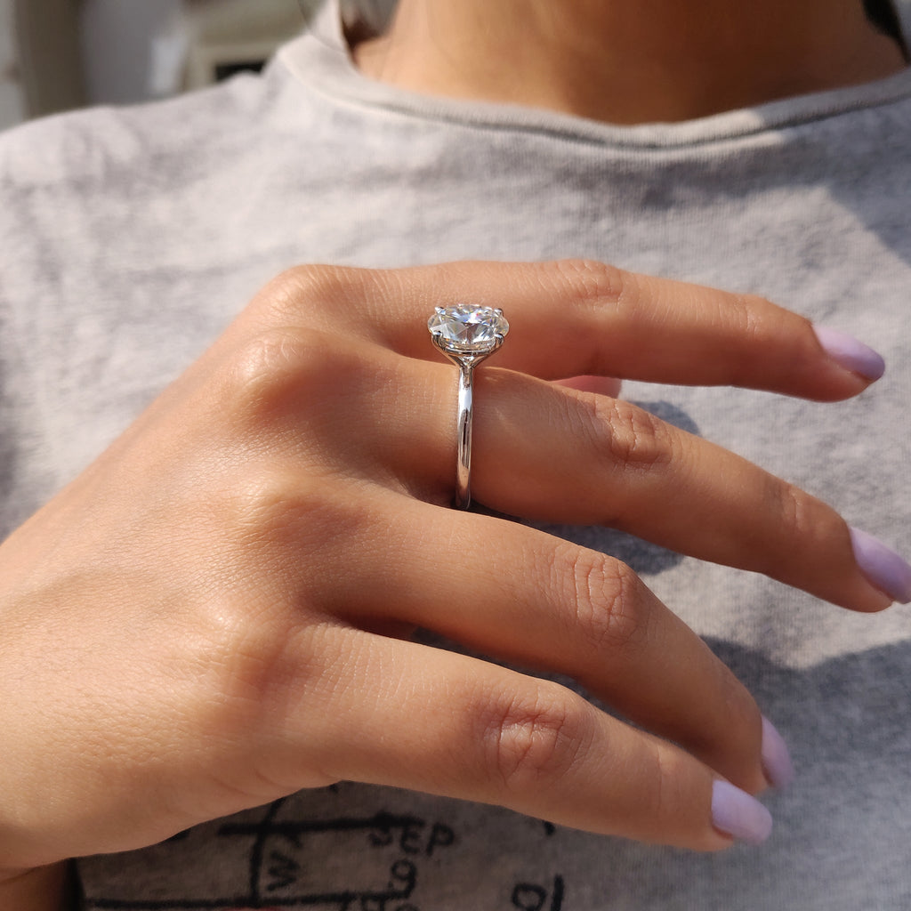 Round Cut Solitaire Engagement Ring