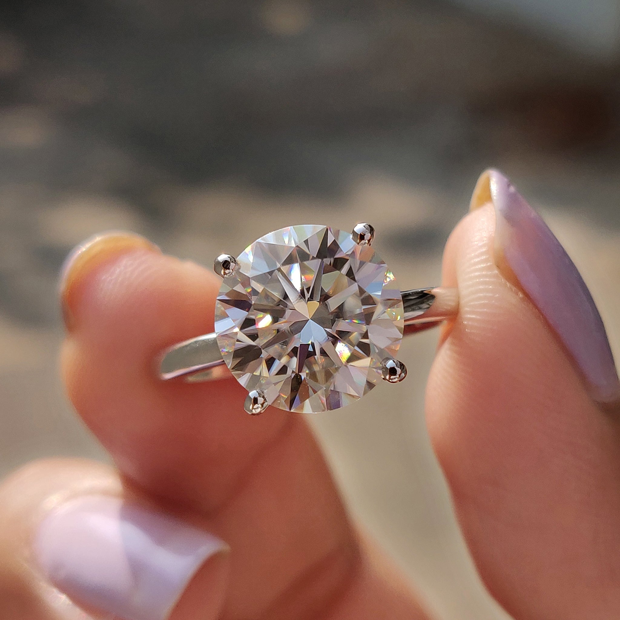 Round Cut Solitaire Engagement Ring Immagine principale del prodotto