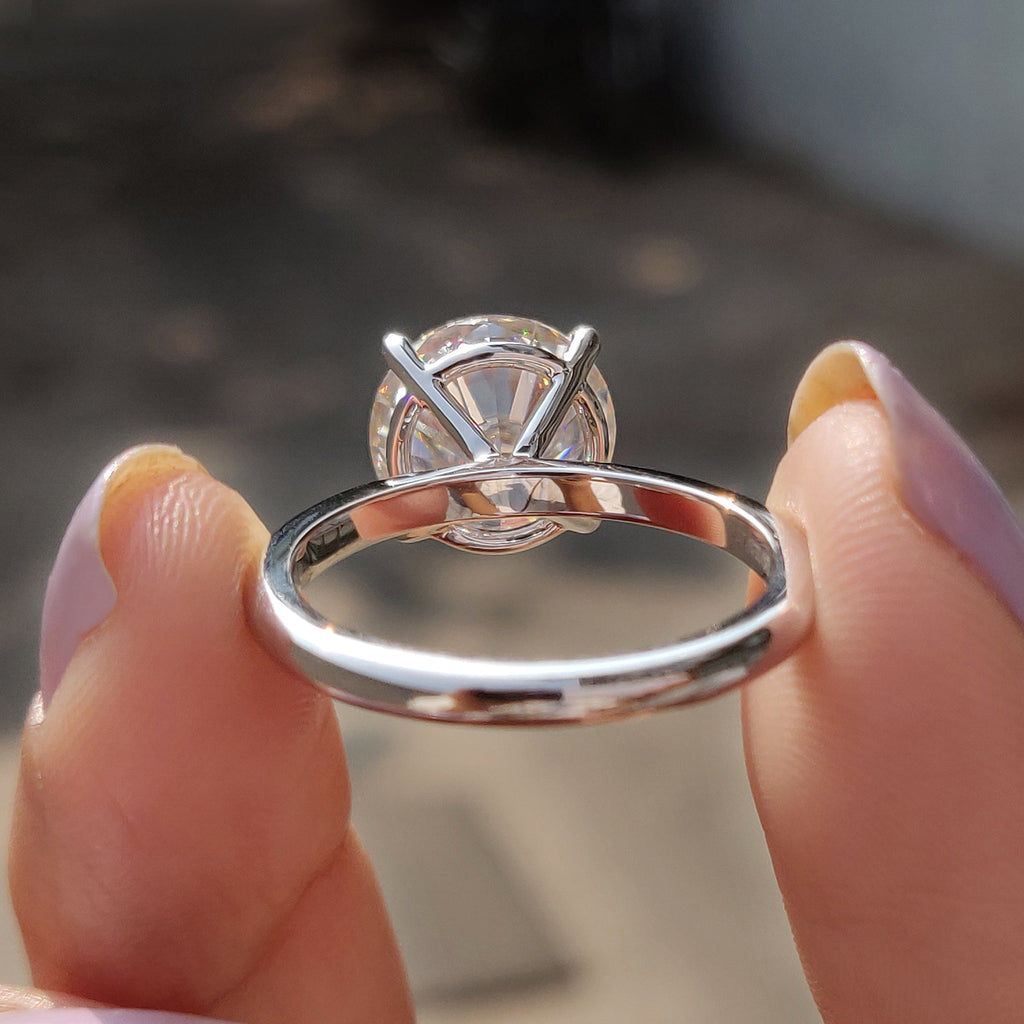 Round Cut Solitaire Engagement Ring