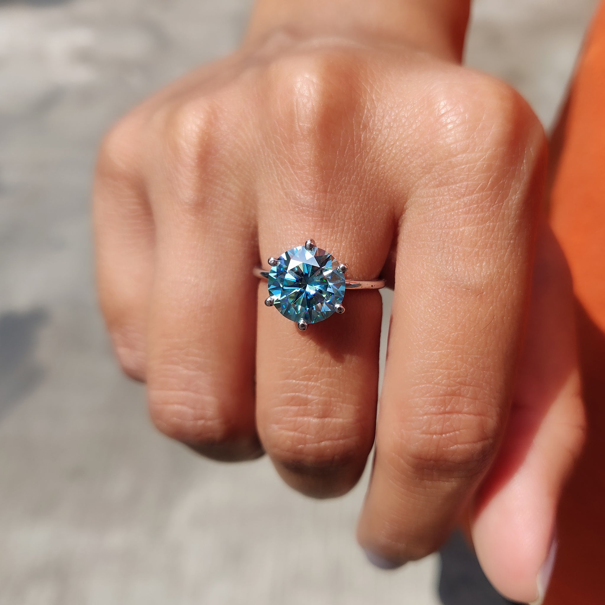 Round Cut Engagement Ring In Solitaire Style