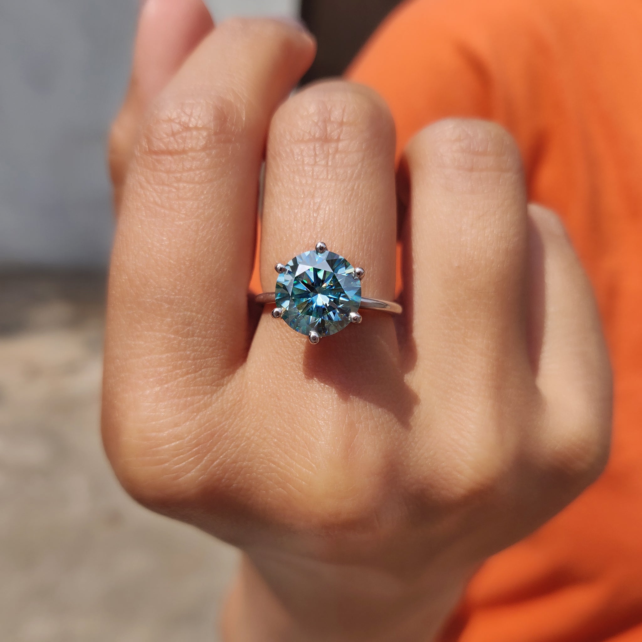 Round Cut Engagement Ring In Solitaire Style