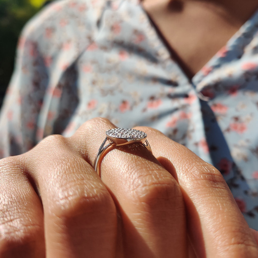 Twilight Bella Ring In Round Cut Stone
