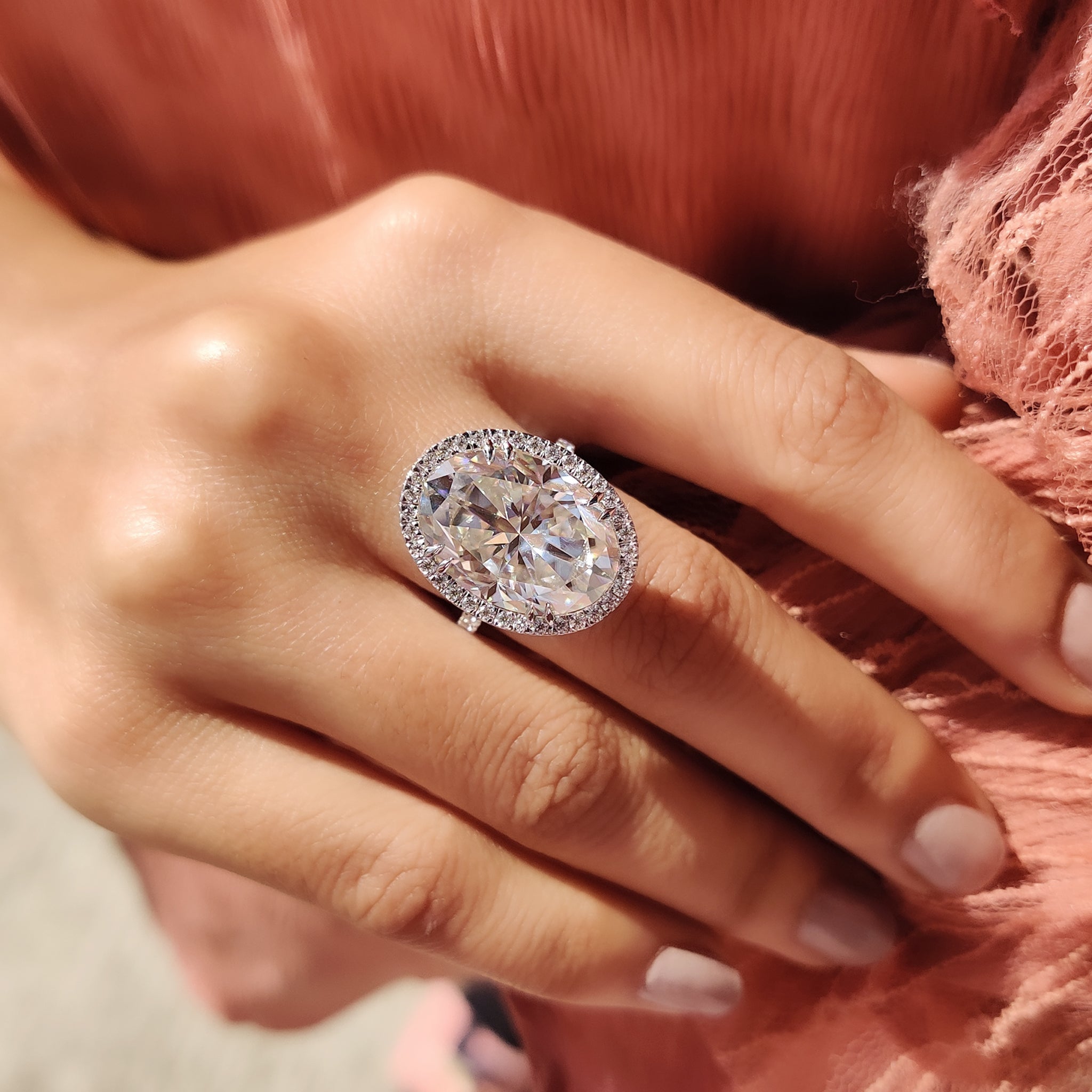 Oval Hybrid Halo Ring Setting Secondary image