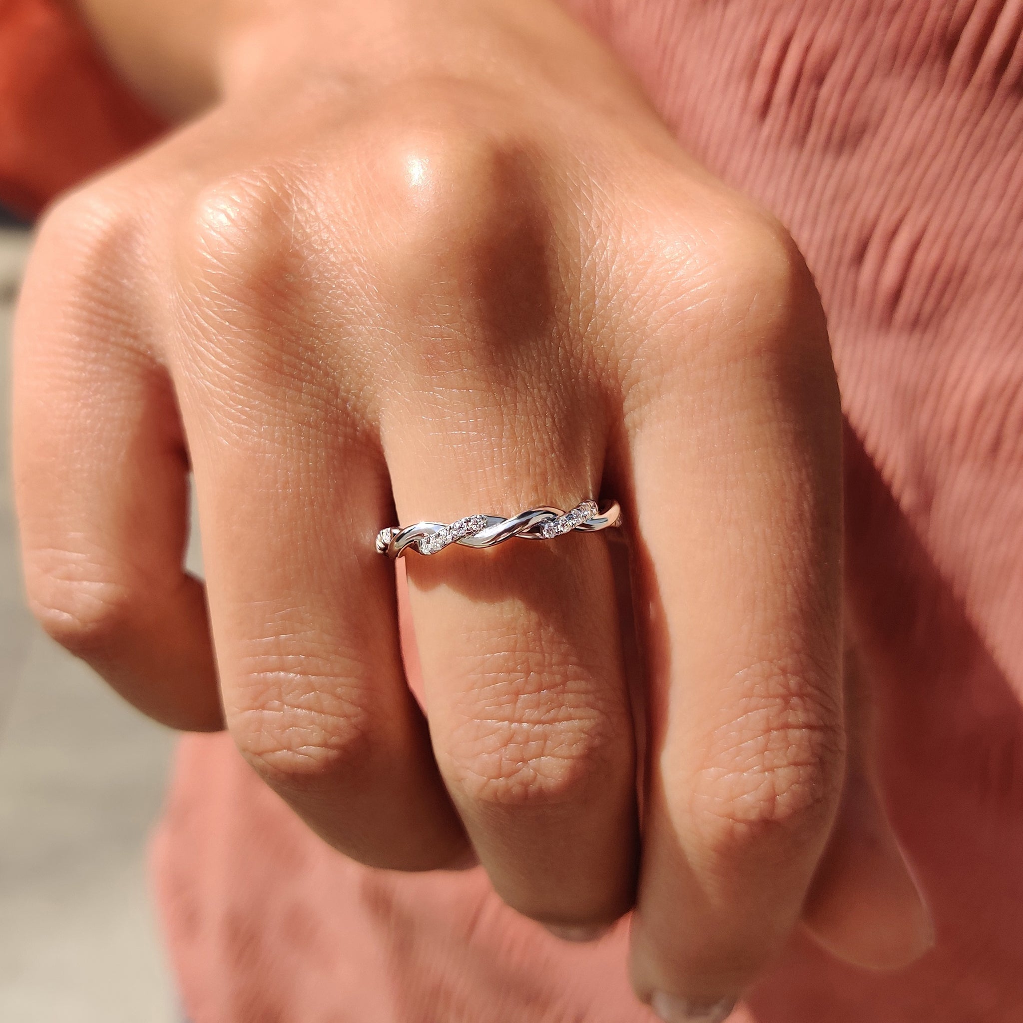Round Cut Twisted Wedding Band