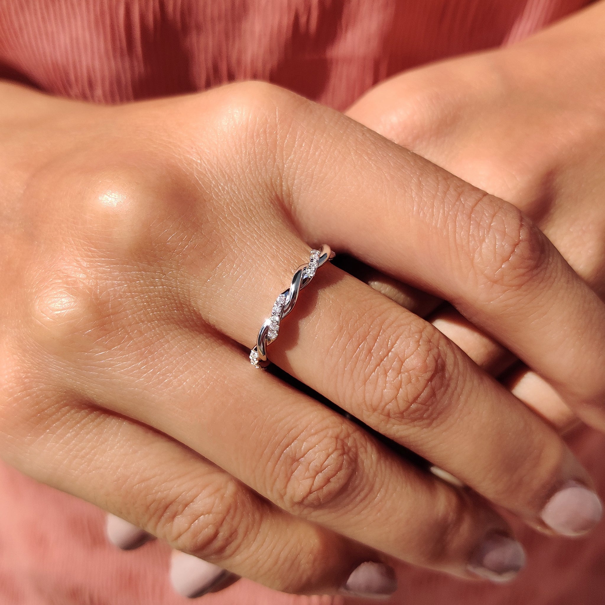 Round Cut Twisted Diamond Wedding Band