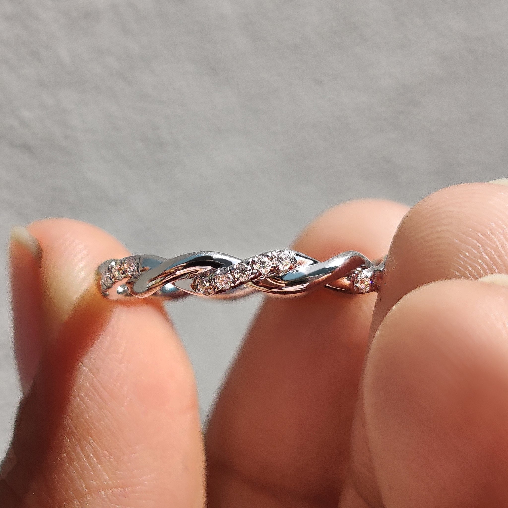 Round Cut Twisted Diamond Wedding Band Zweitbild