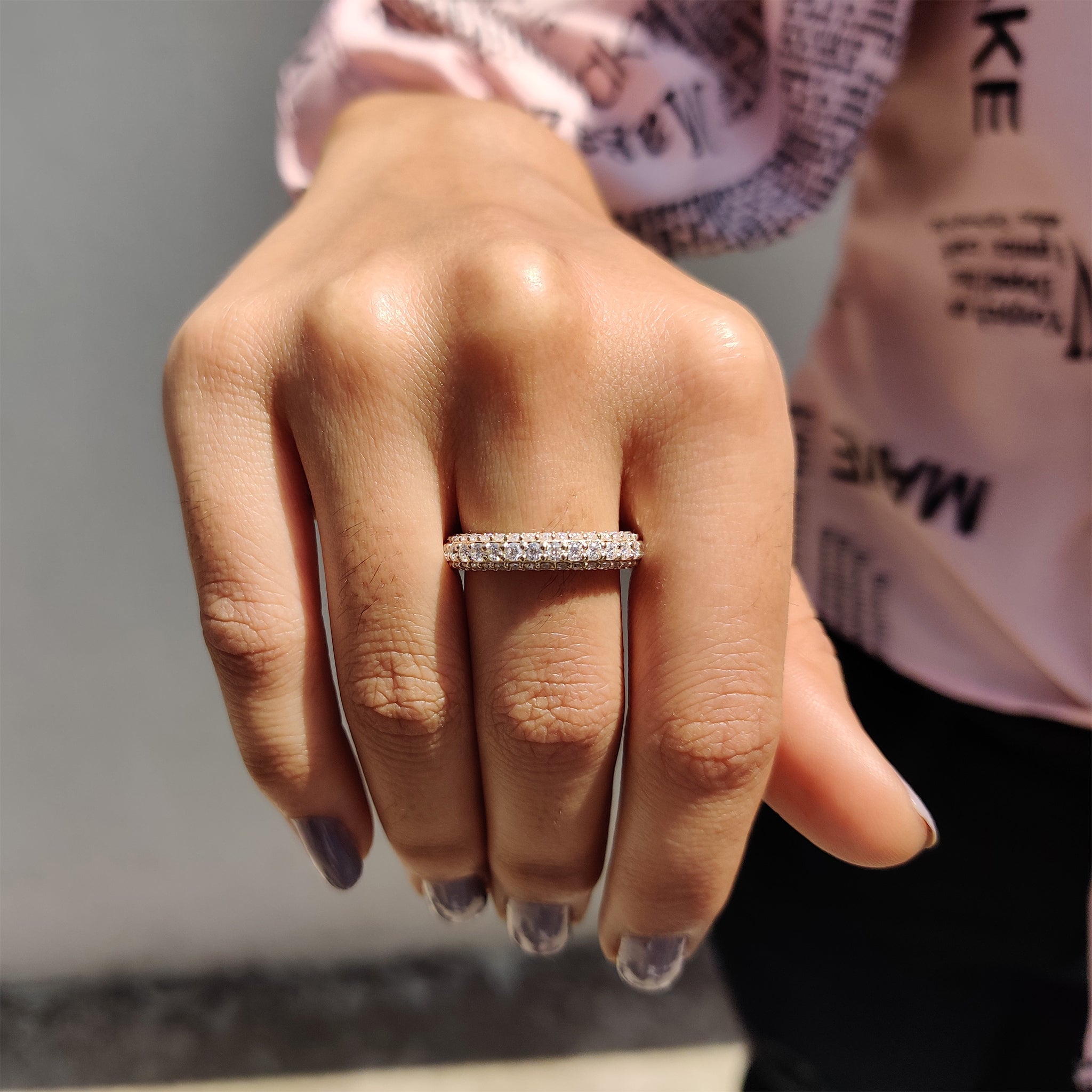 Round Cut Wedding Band  With Three Side Pave Setting Hauptbild