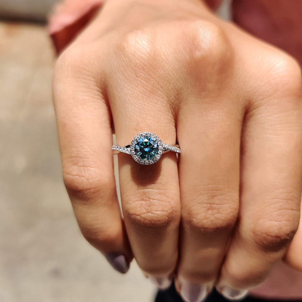 Twisted Ring - Round Halo Diamond Style