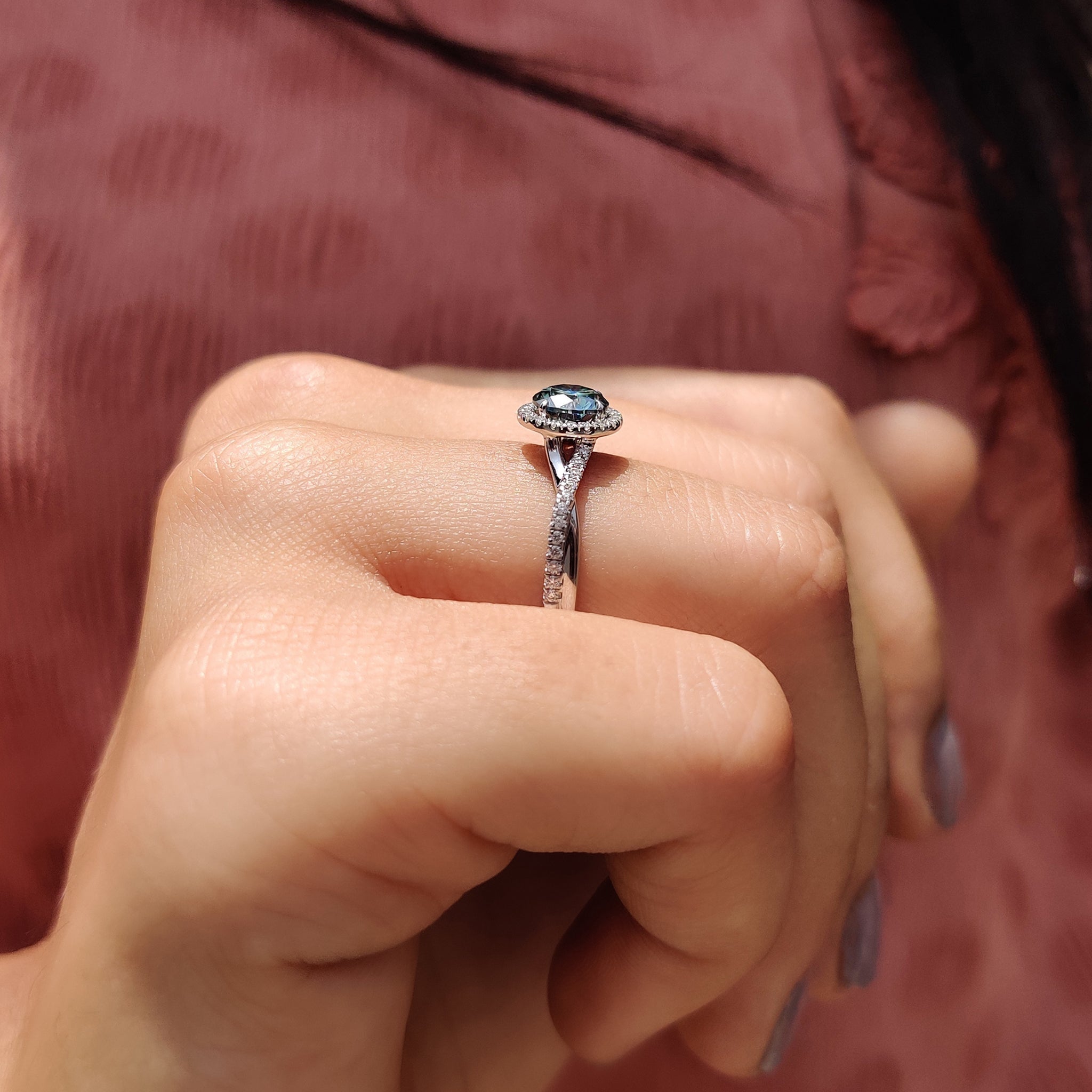 Twisted Ring - Round Halo Diamond Style