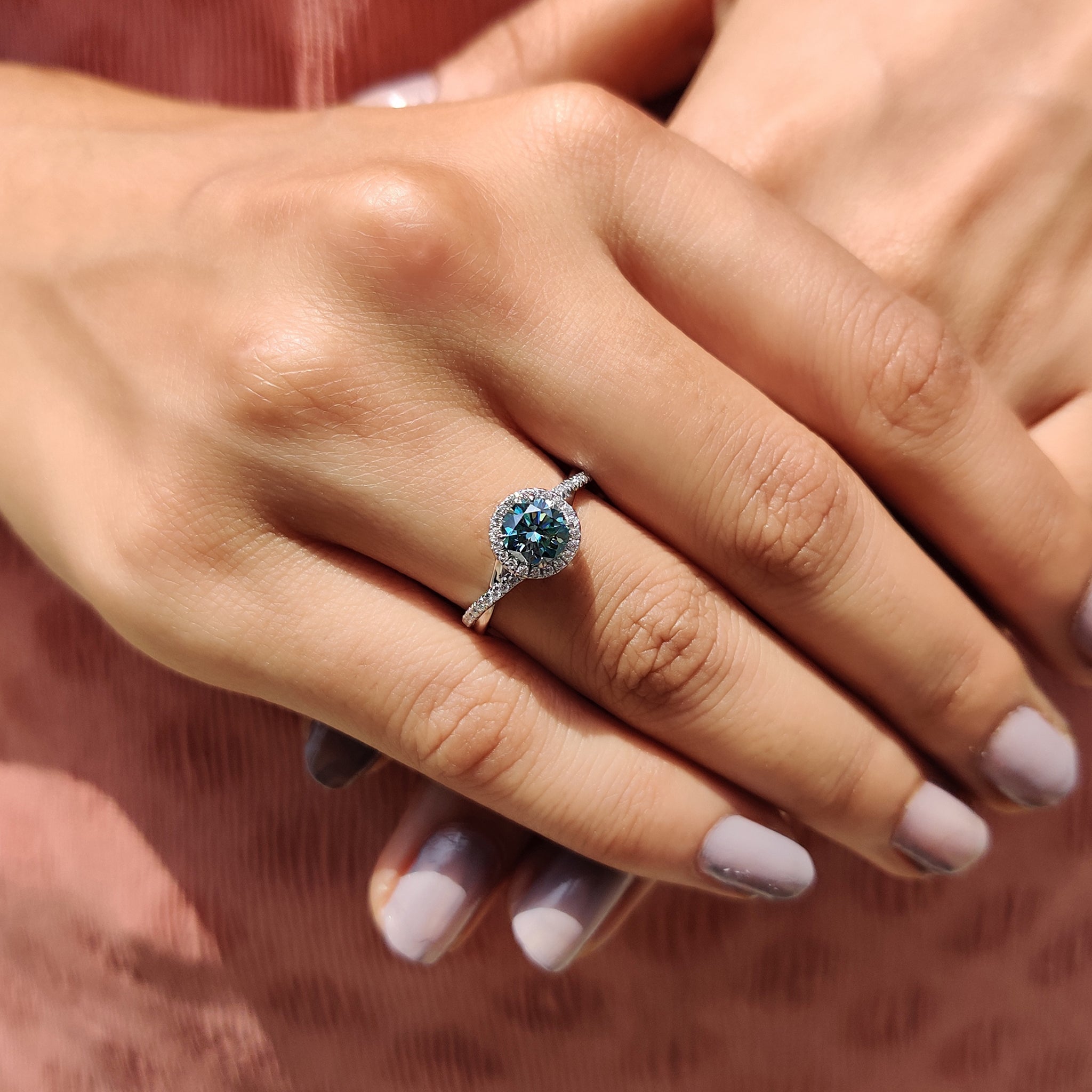 Twisted Ring - Round Halo Diamond Style
