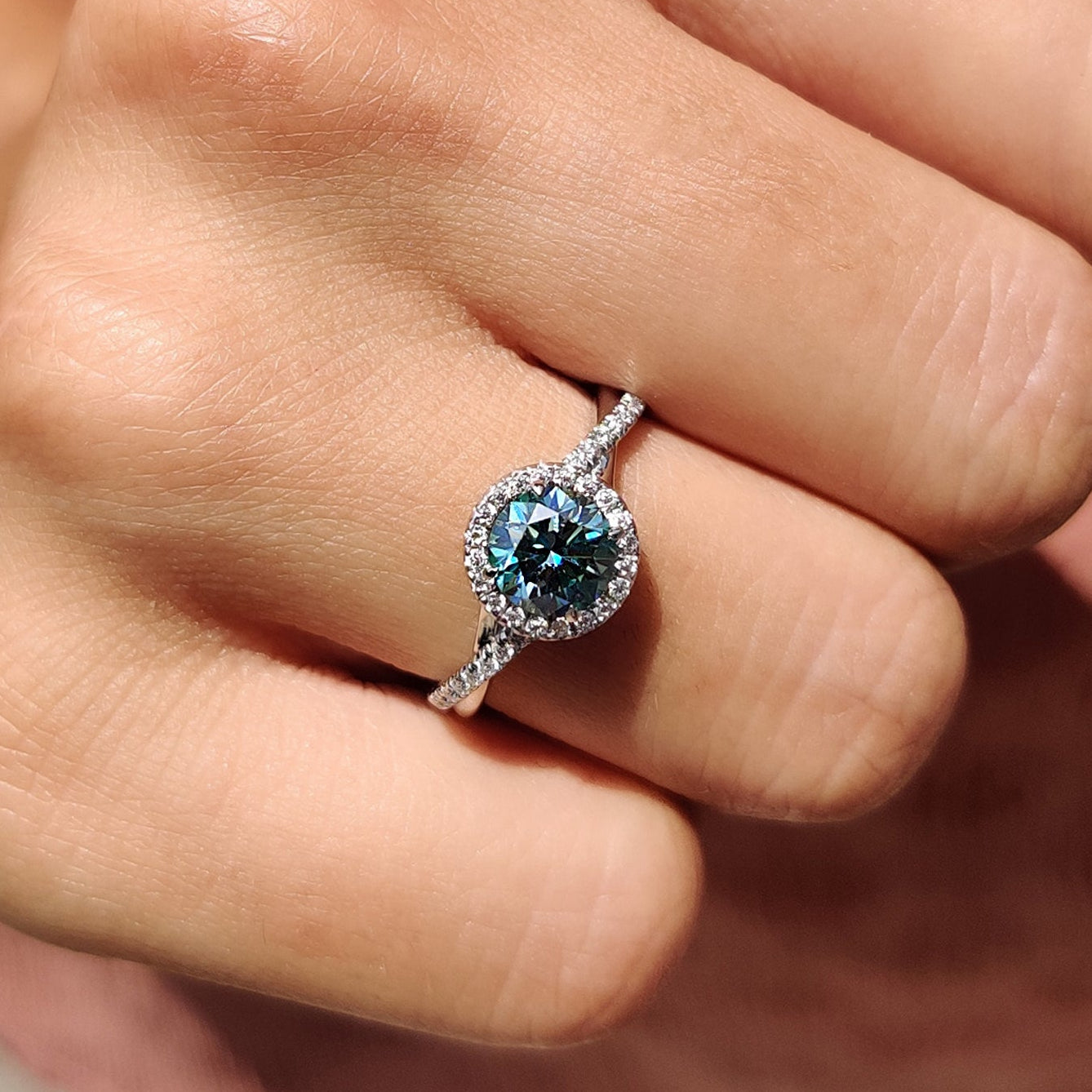 Twisted Ring - Round Halo Diamond Style