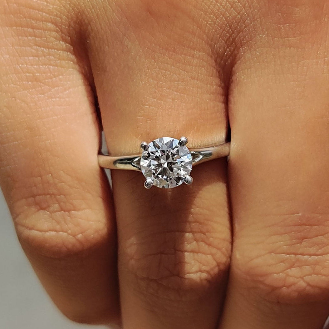 White Gold Solitaire Engagement Ring Hauptbild