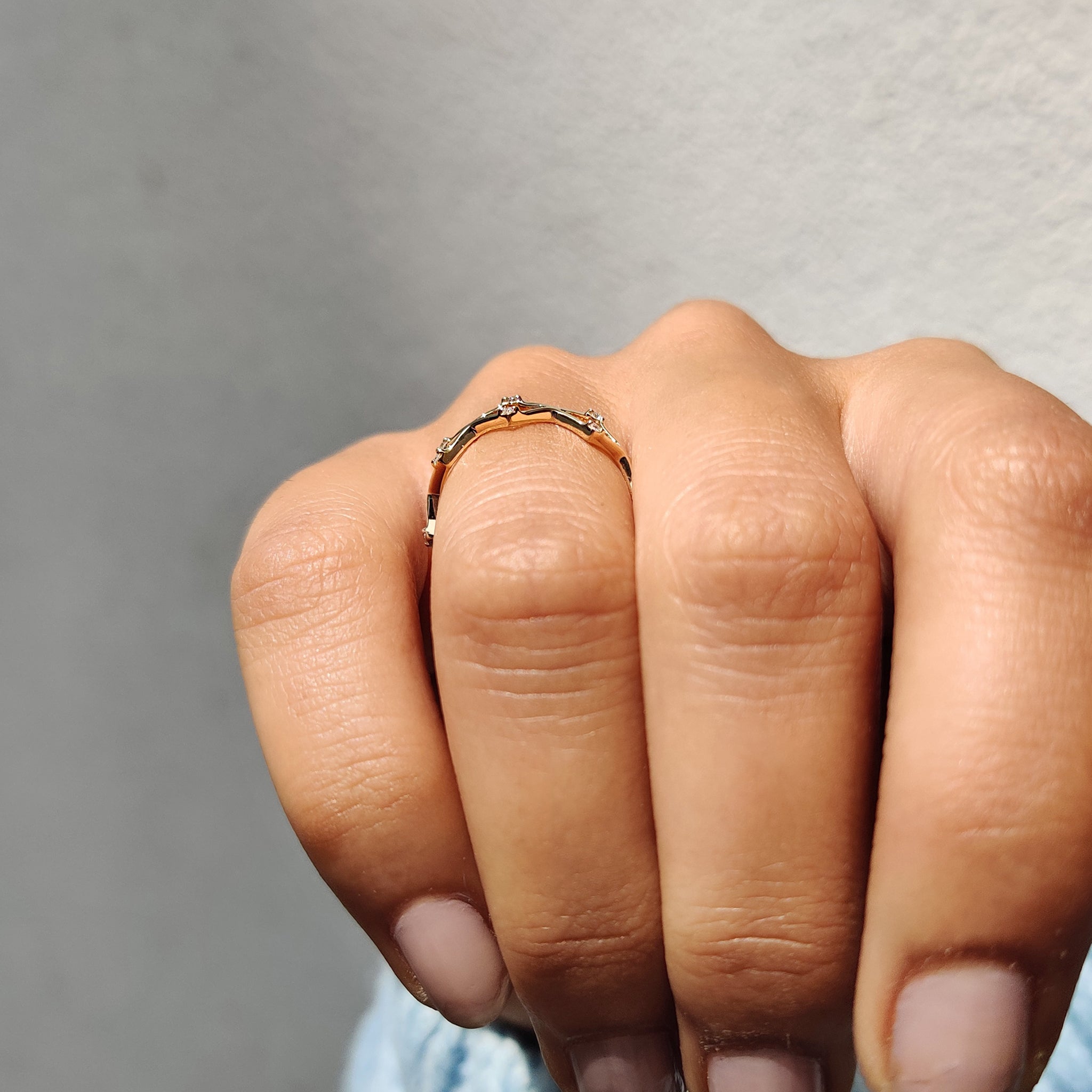 Zig Zag Wedding Band With Round Cut Moissanite