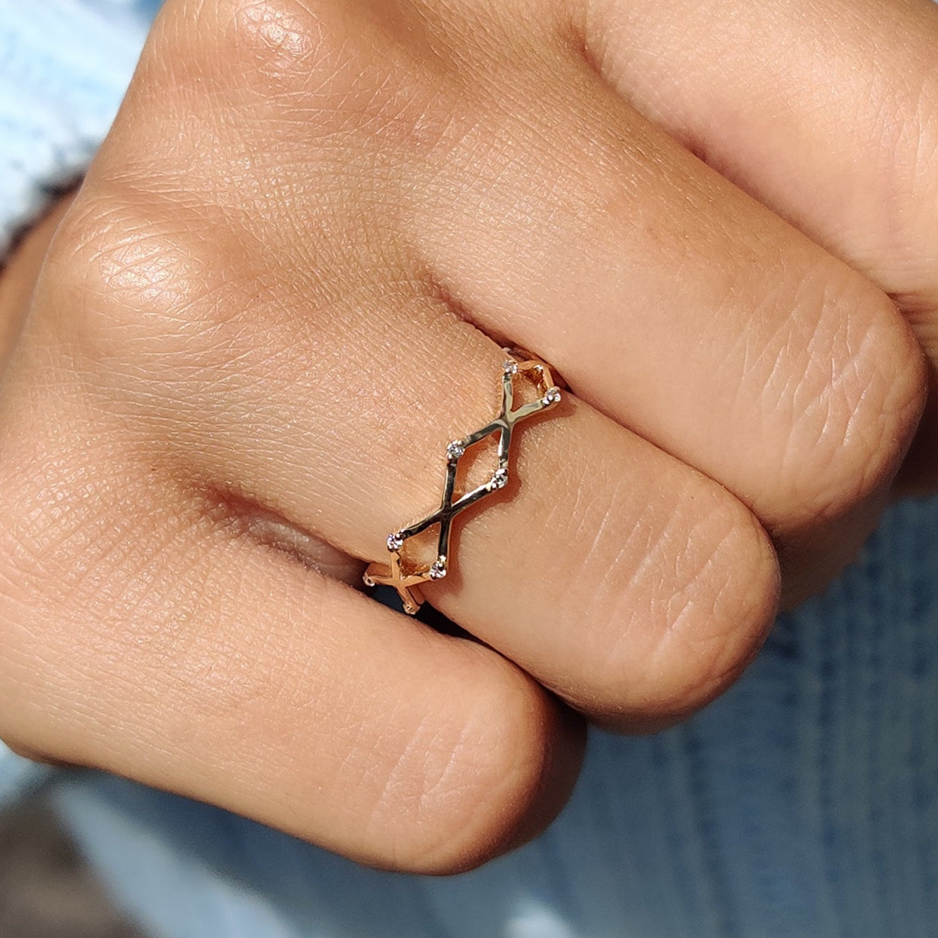Criss Cross Band With Zig Zag style Imagen principal del producto