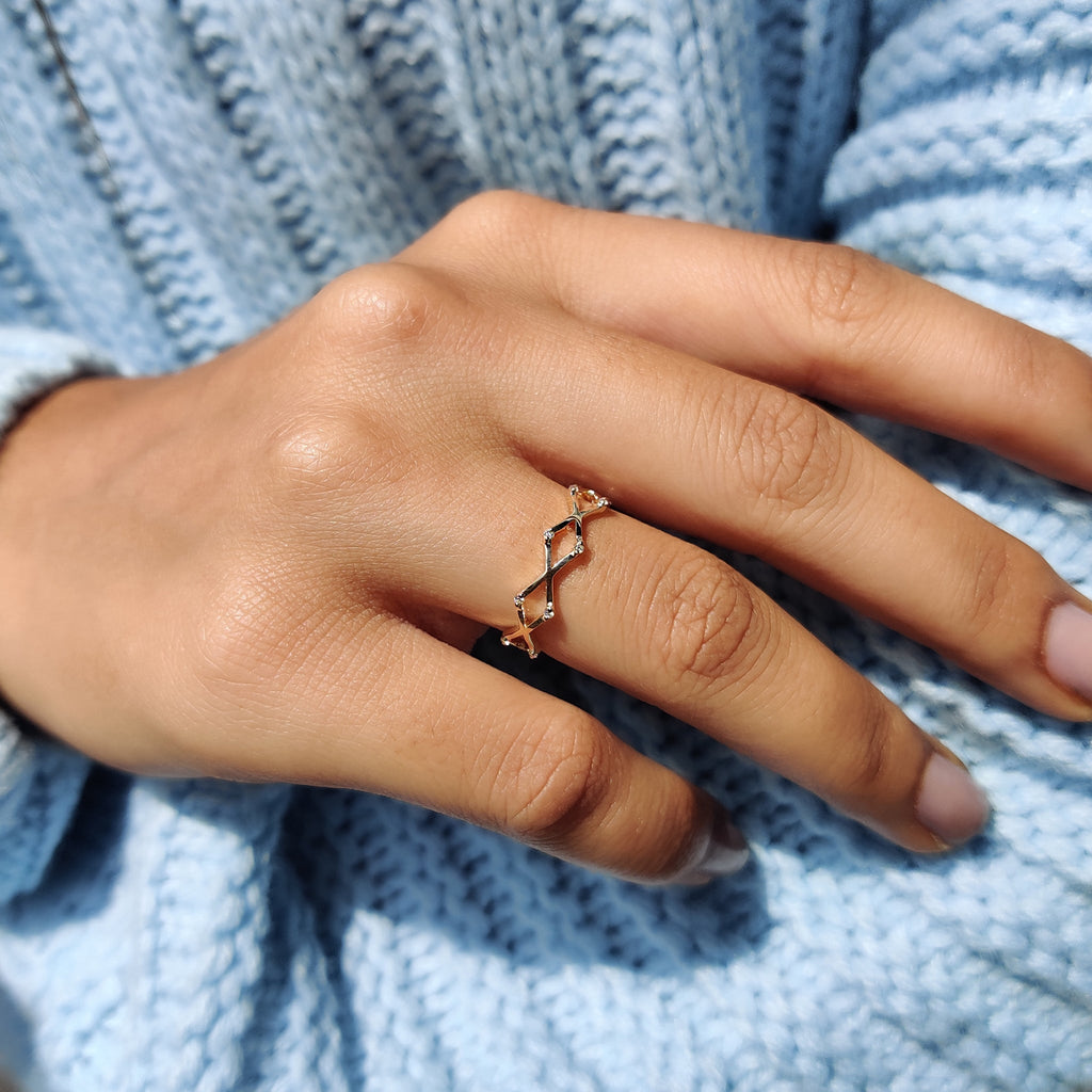 Zig Zag Wedding Band With Round Cut Moissanite