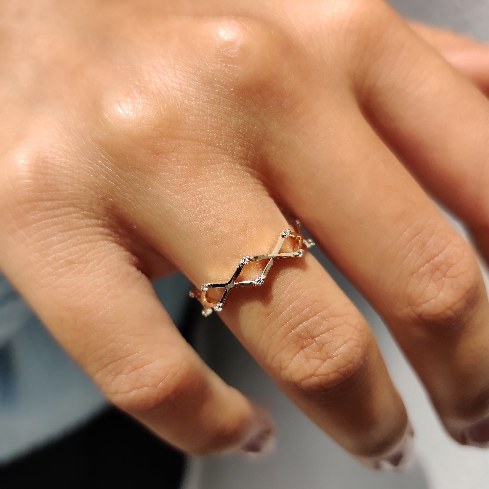 Zig Zag Wedding Band With Round Cut Moissanite