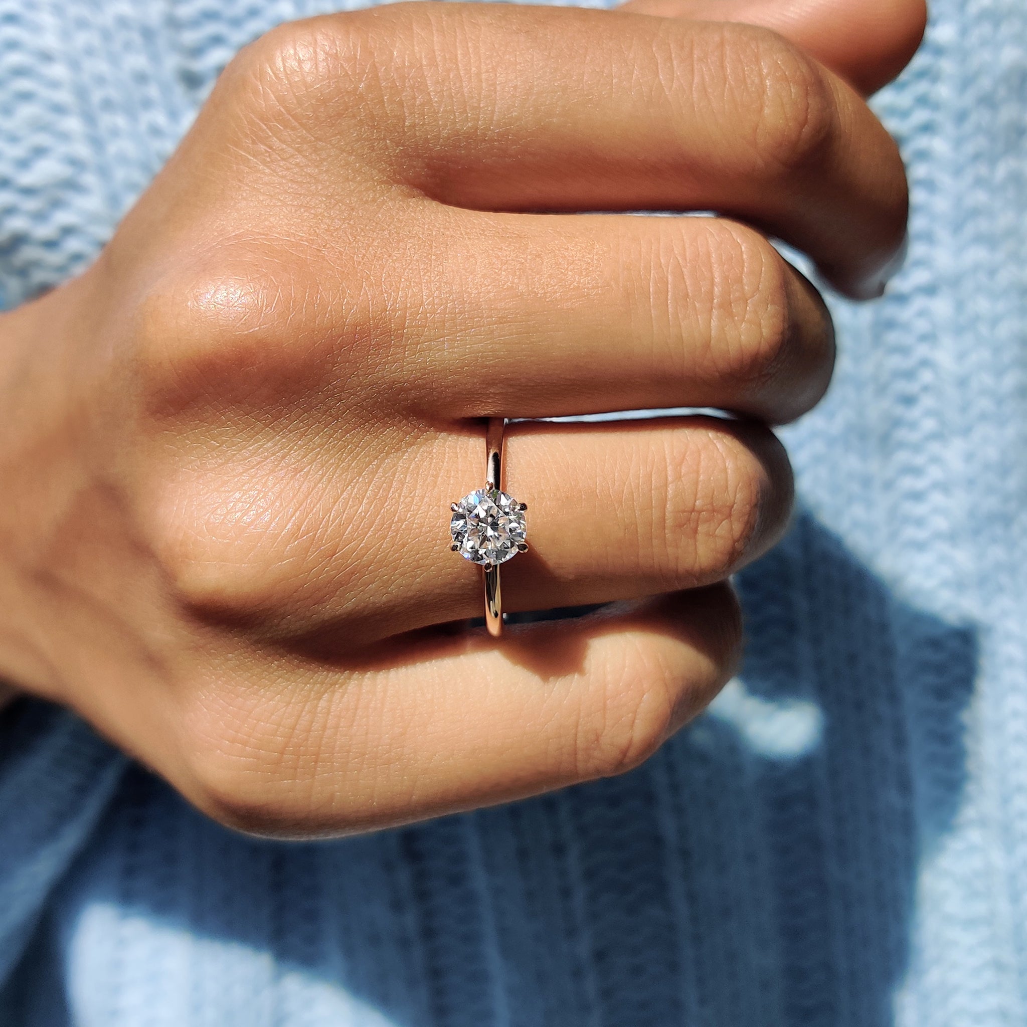 Round Cut Solitaire Engagement Ring Immagine principale del prodotto