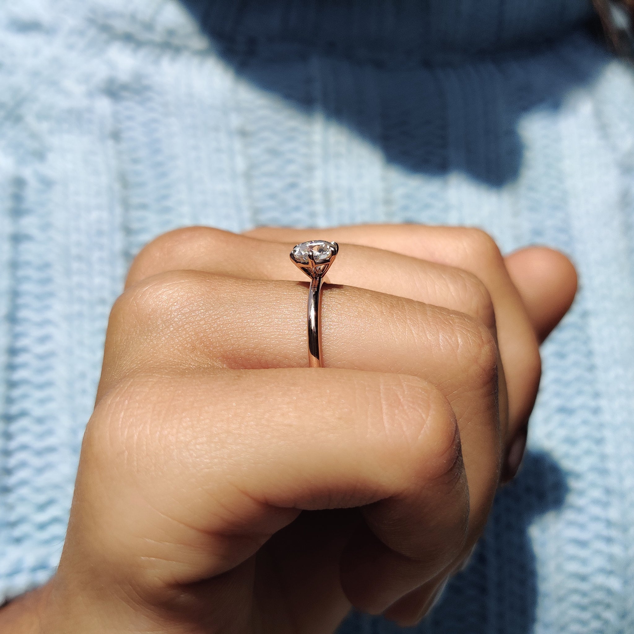 Round Cut Solitaire Engagement Ring Immagine secondaria del prodotto