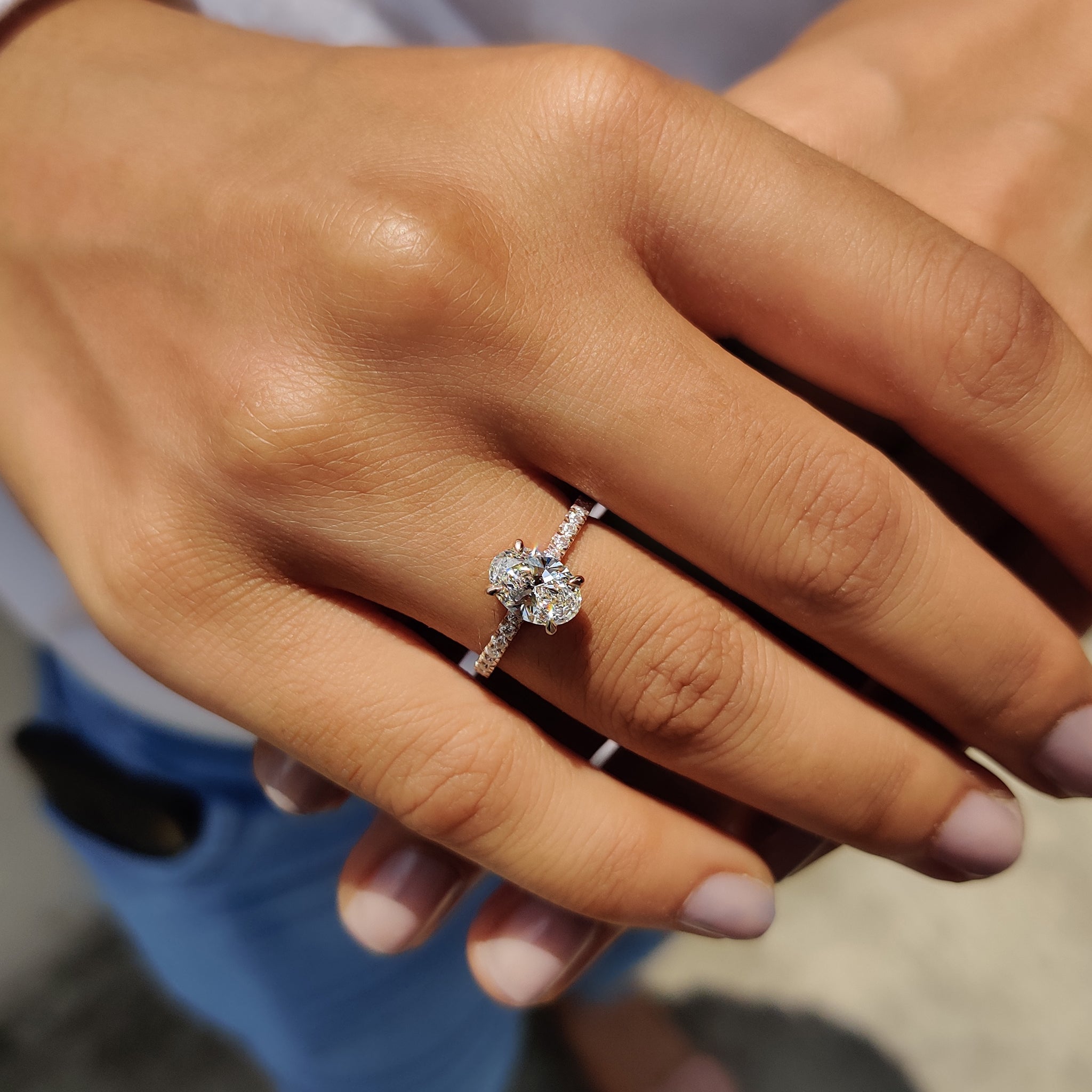 Hidden Halo Oval Cut Engagement Ring Immagine secondaria del prodotto