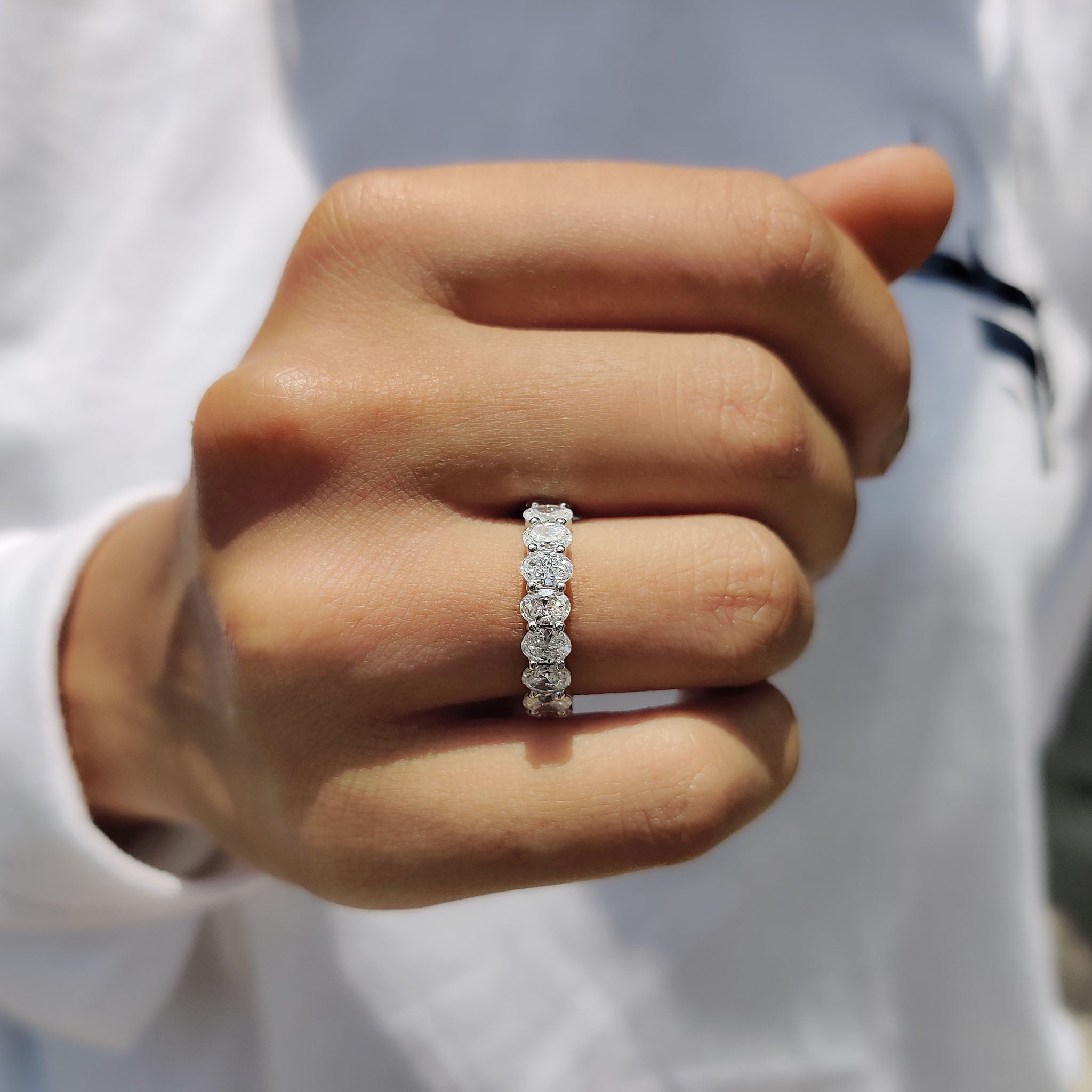 Oval Moissanite Wedding Band In Full Eternity Style Image secondaire du produit