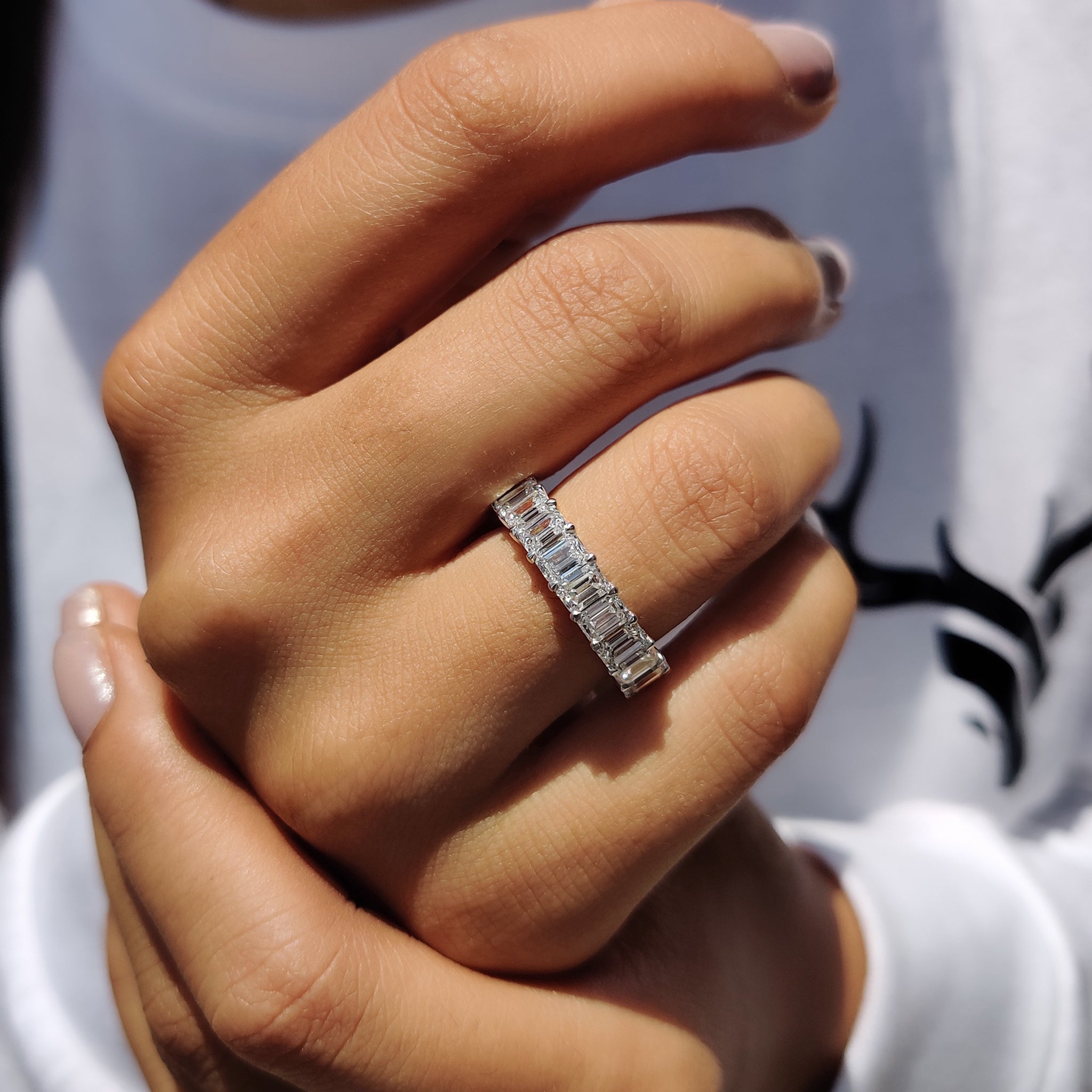 Emerald Cut Eternity Band Imagen principal del producto