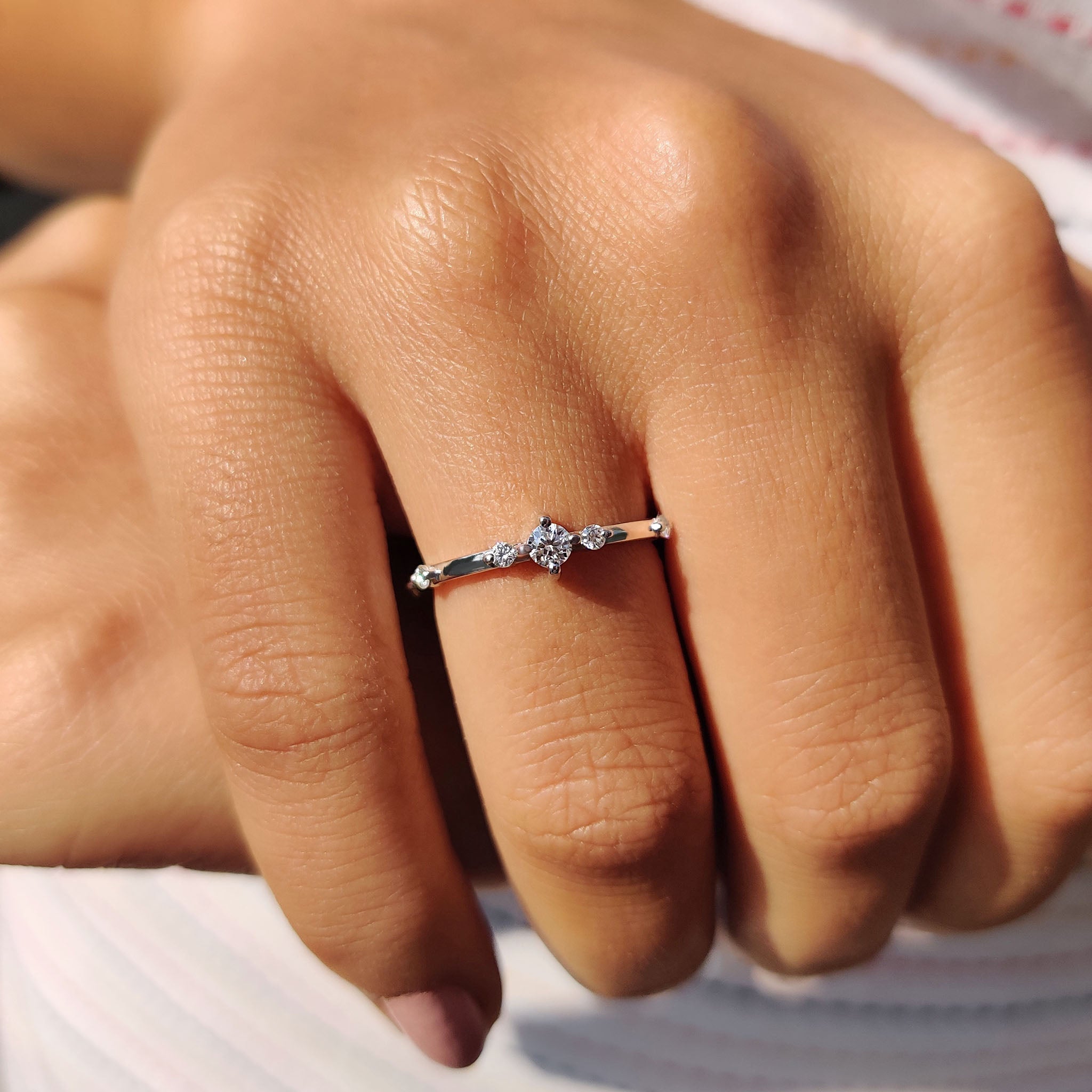 Delicate Distance Pave Wedding Band In Round Cut Moissanite Imagen secundaria del producto