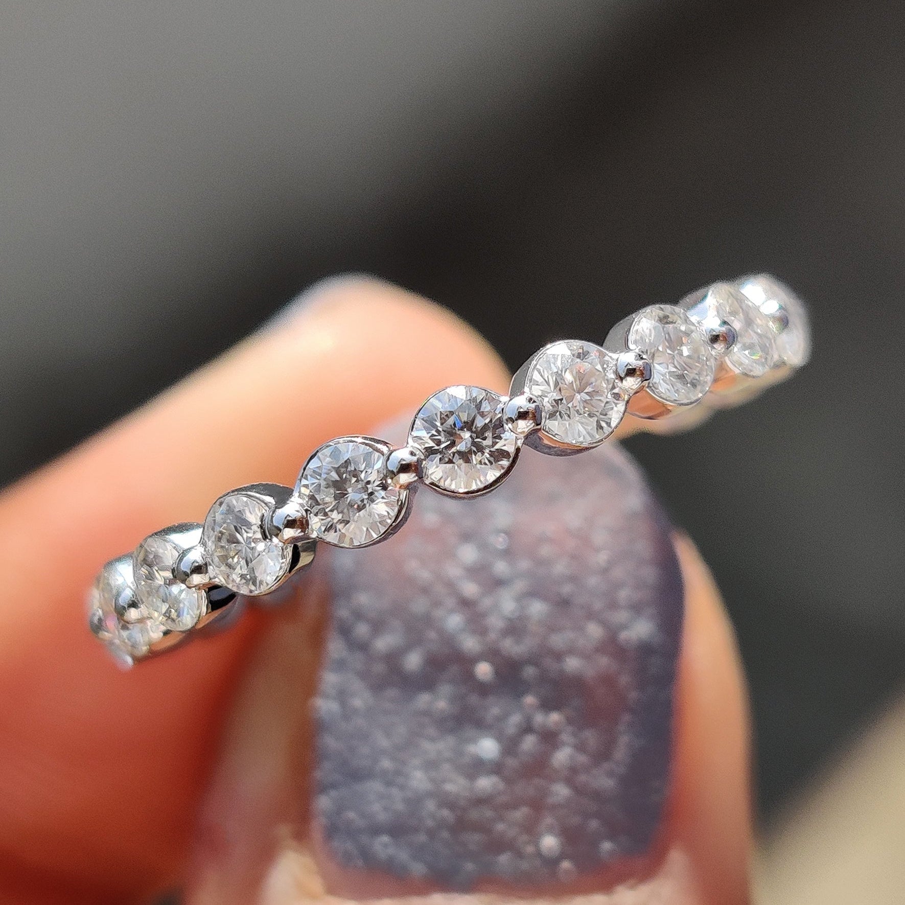 Half Eternity Round cut wedding band Imagen principal del producto