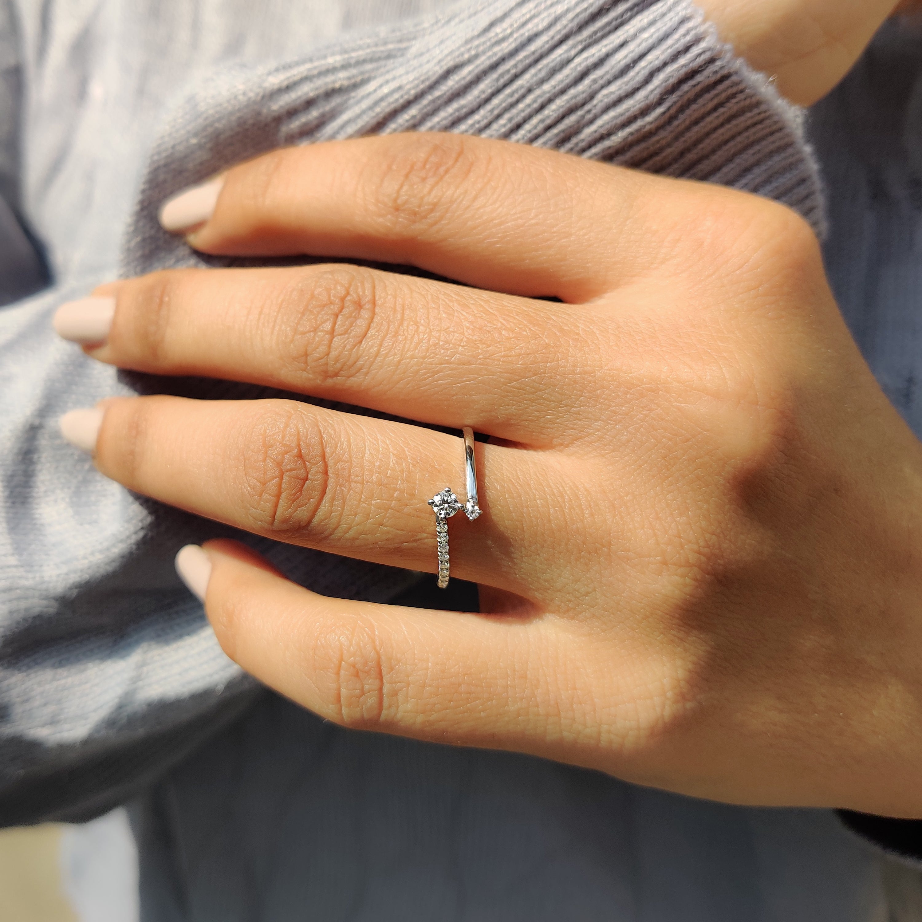 Minimalist Wedding Band With Round Cut Moissanite Secondary image