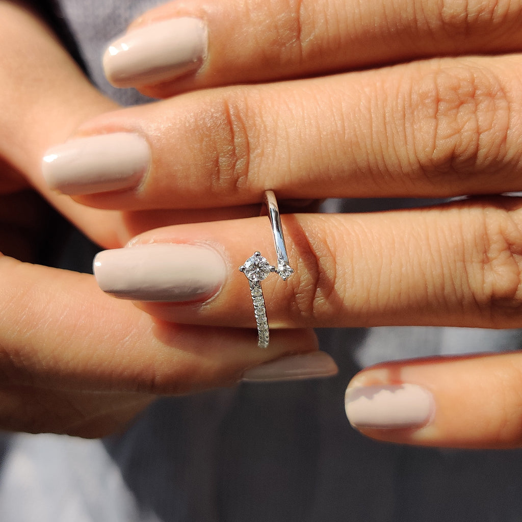 Minimalist Wedding Band With Round Cut Moissanite