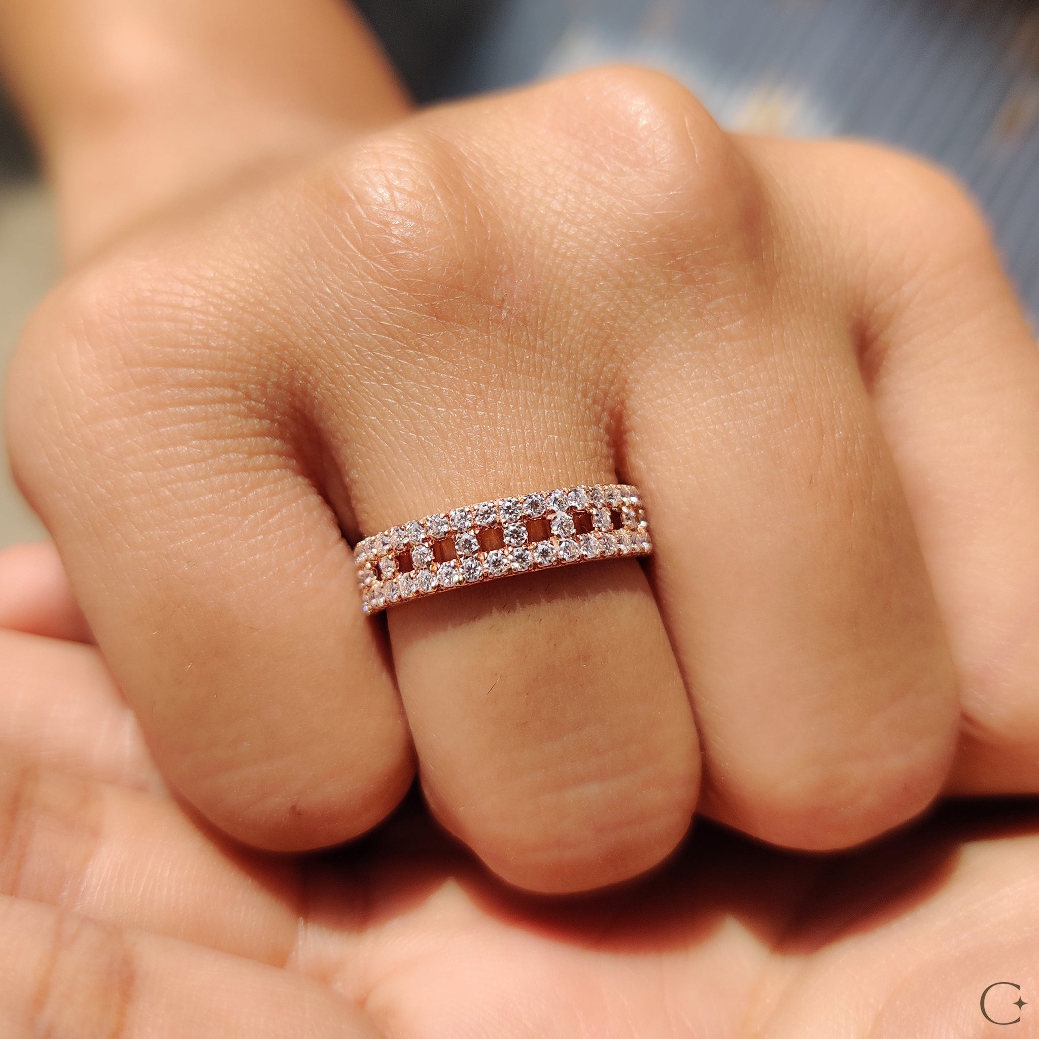 Eternity Round Diamond Rose Gold Band Imagen secundaria del producto