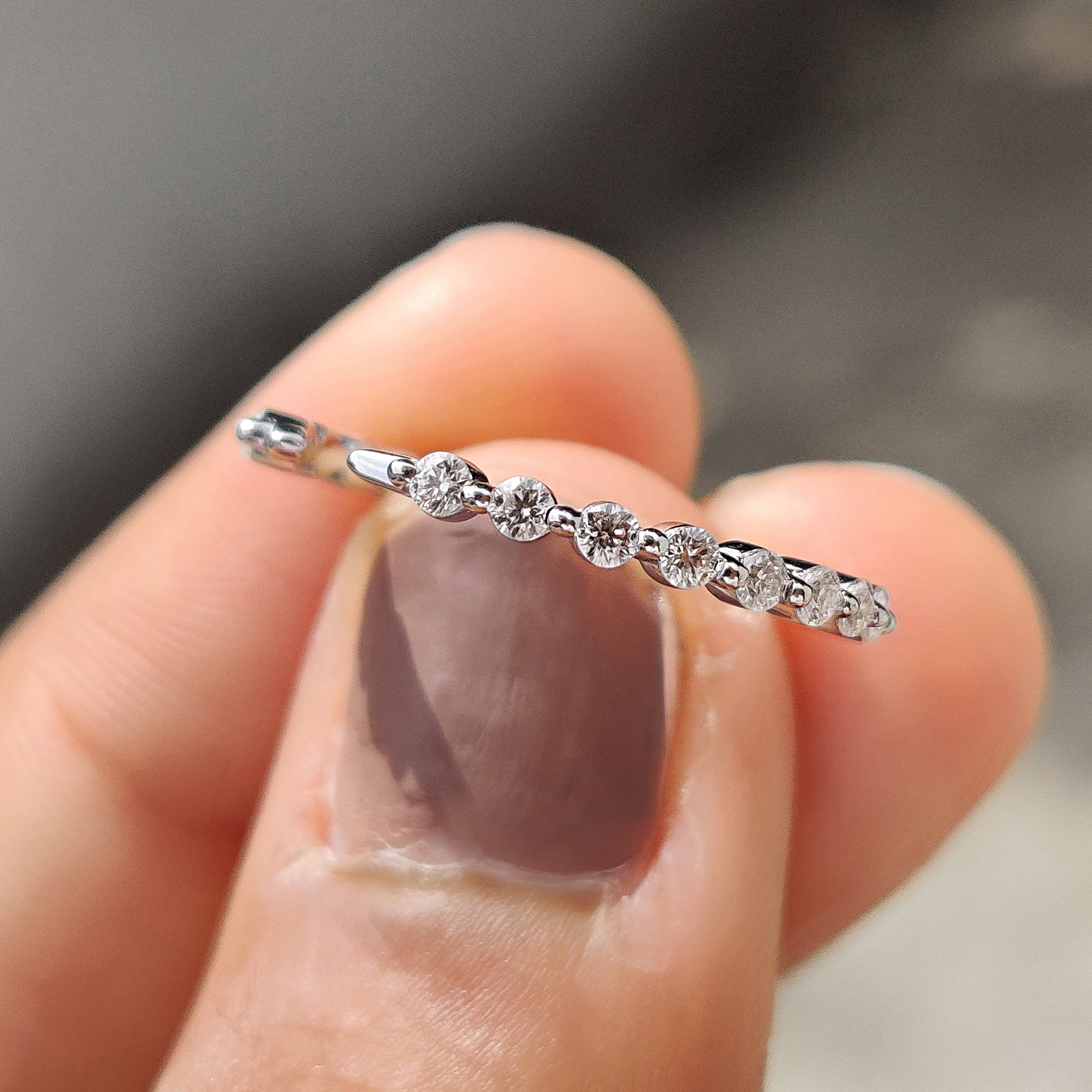 Round Diamond Wedding Band - Open Gap Design Zweitbild