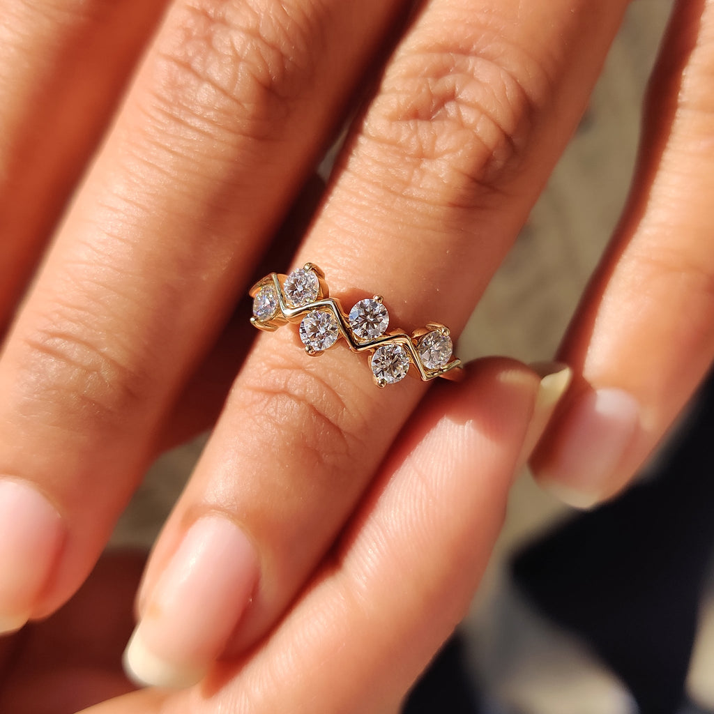 Round Cut wedding band with zig zag style